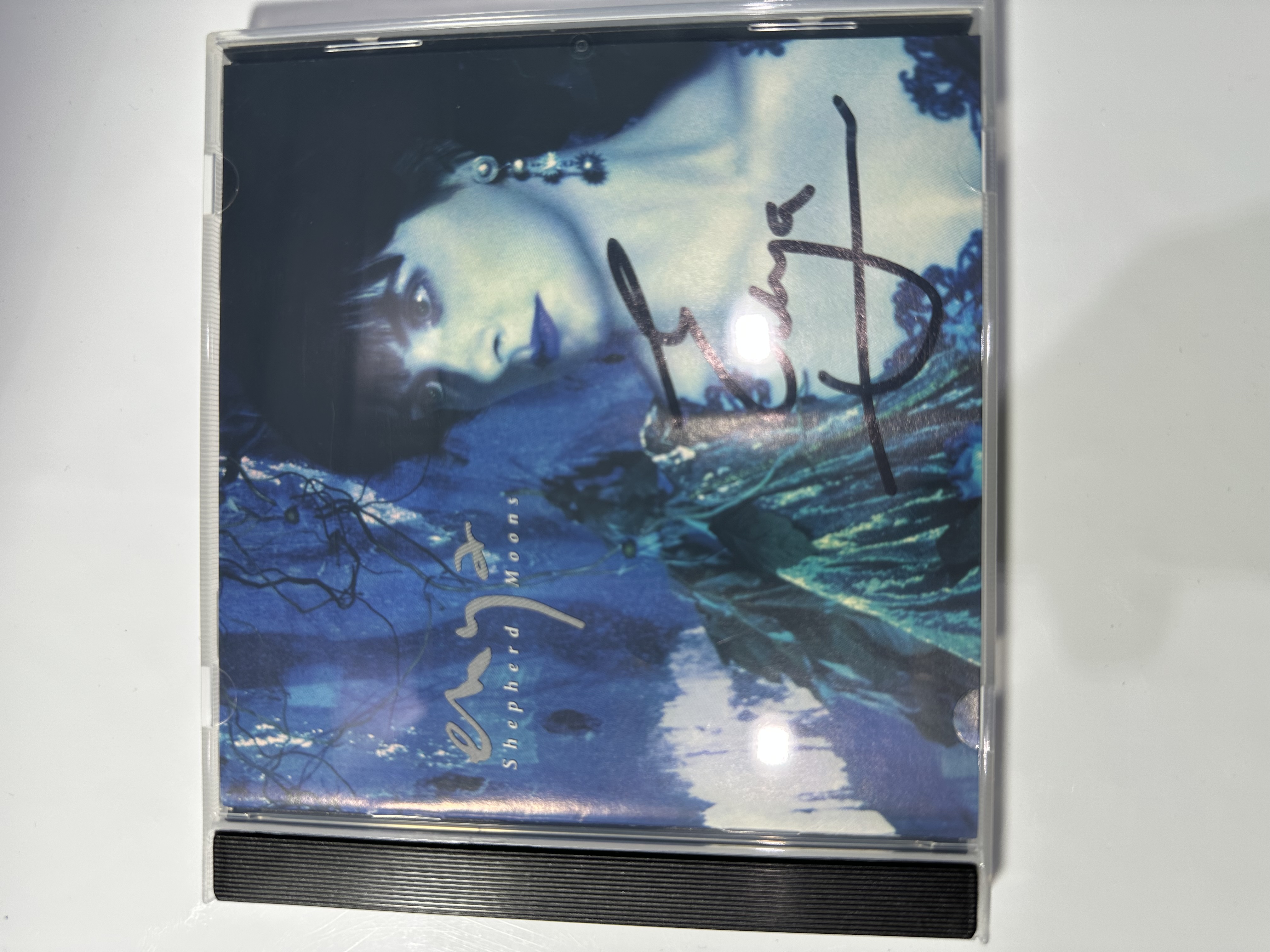A1209 Enya Shepherd’s moon signed autographed CD