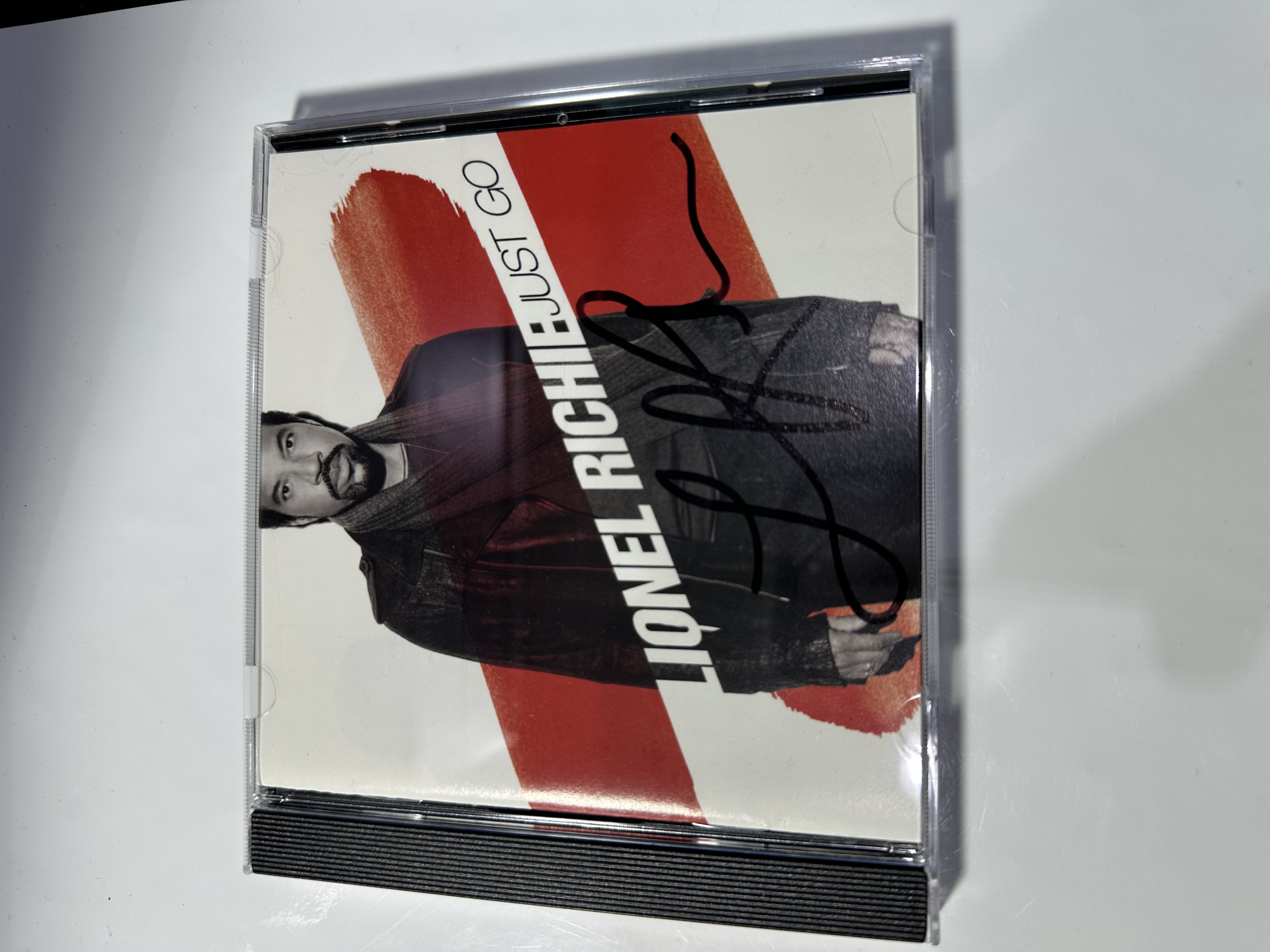 A1393 Lionel Richie just go signed autographed CD booklet