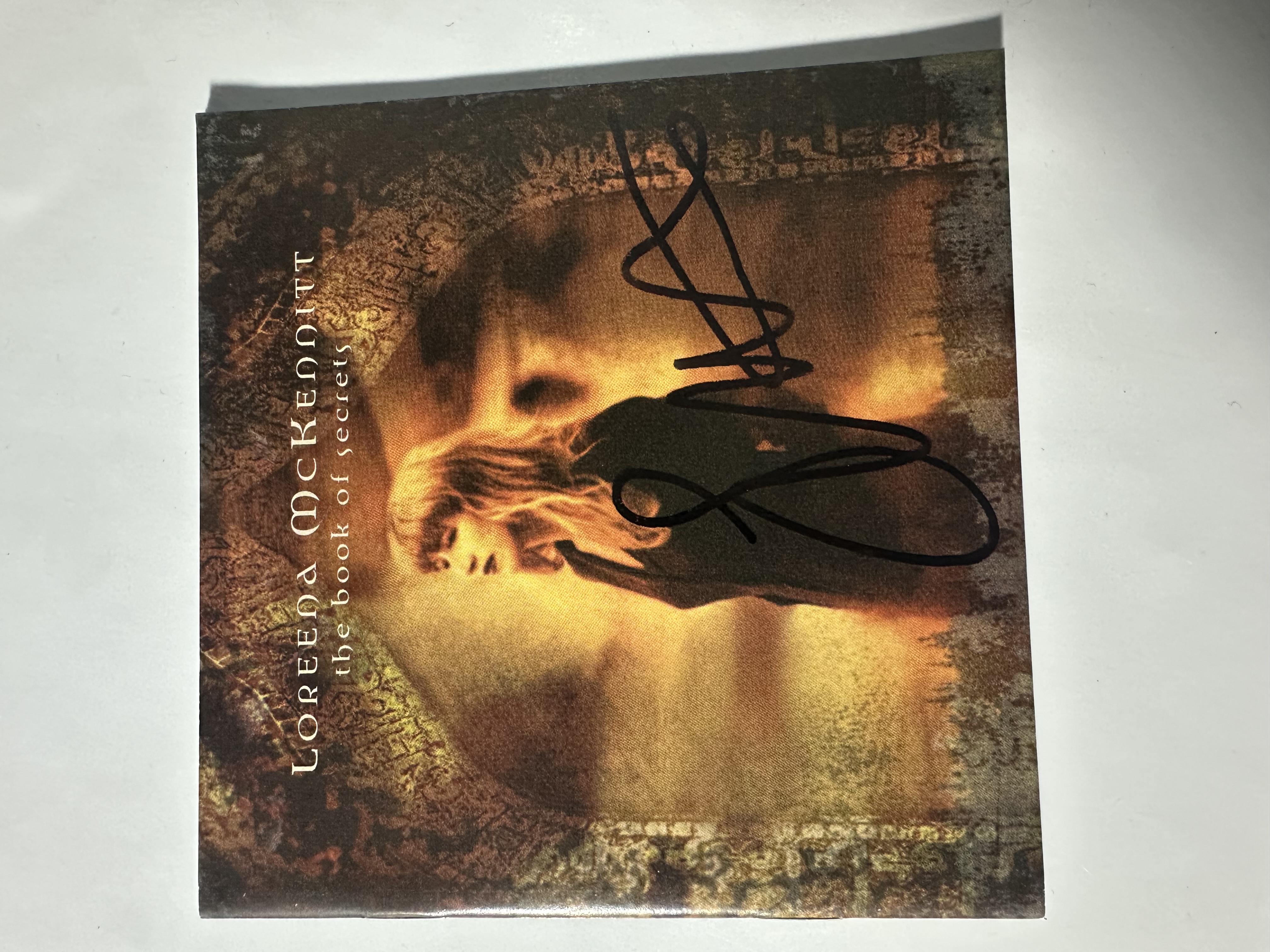 A2235 Loreena McKennitt, the book of secrets signed autograph CD booklet