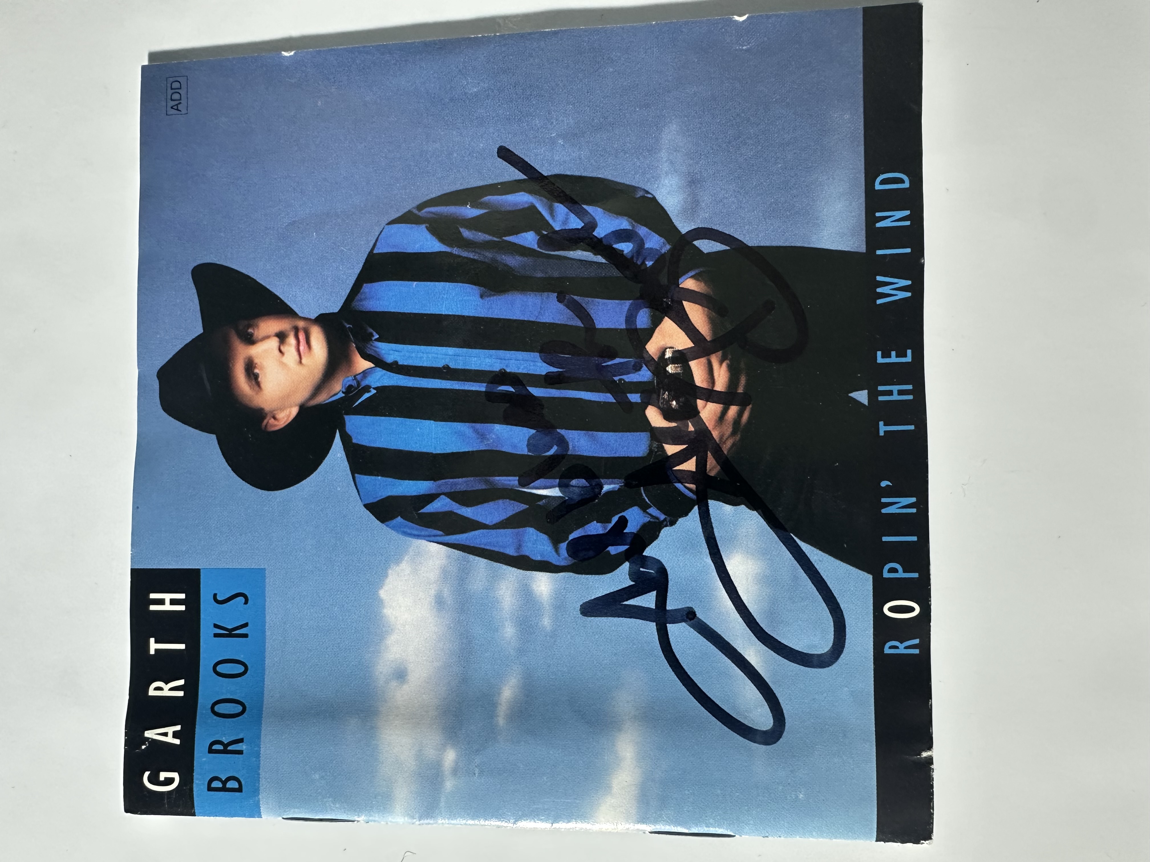 A2292 garth Brooks Rogan, the wind signed autographed CD book