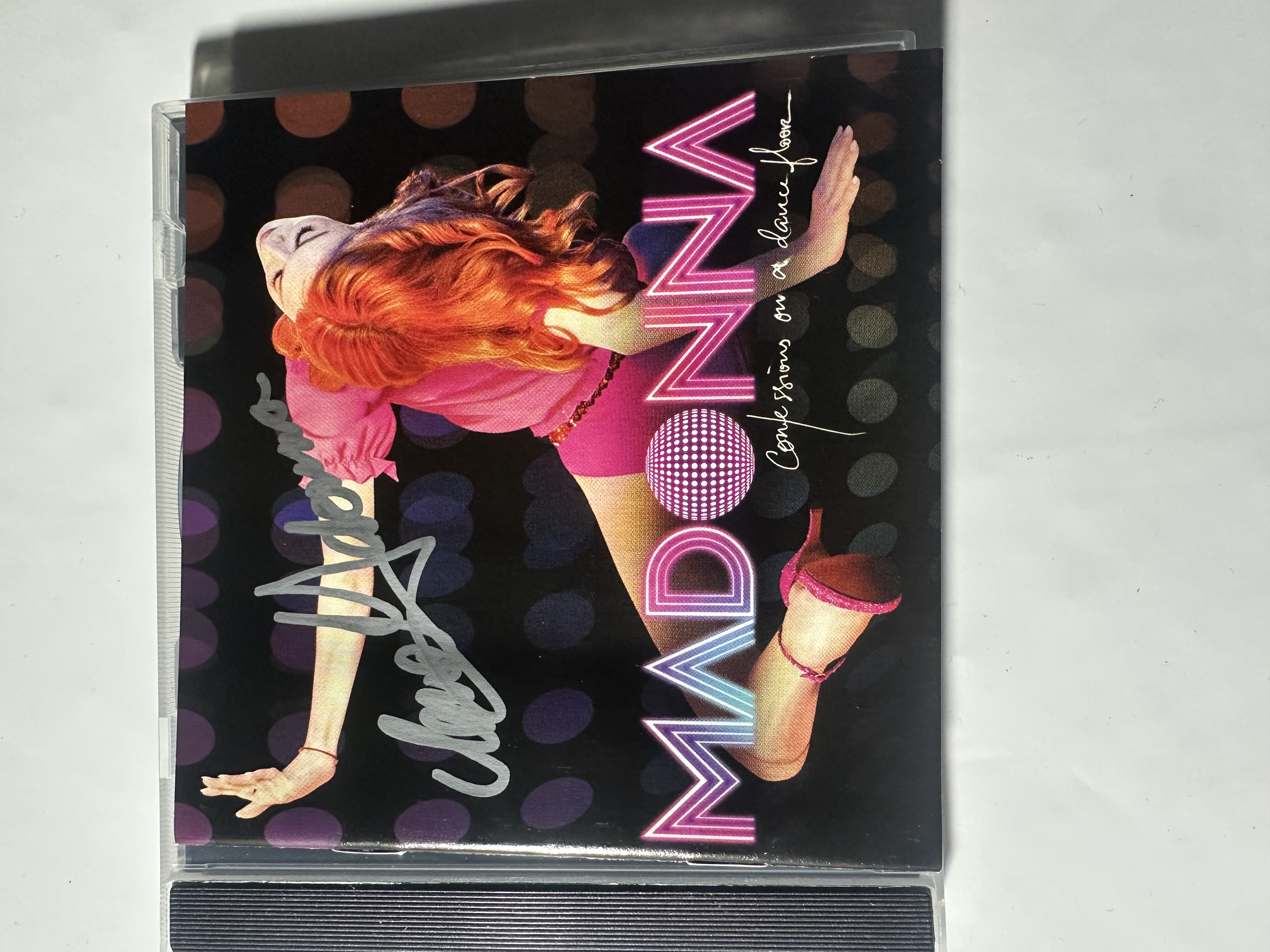 A1342 Madonna confession on a dance floor signed, autographed CD booklet