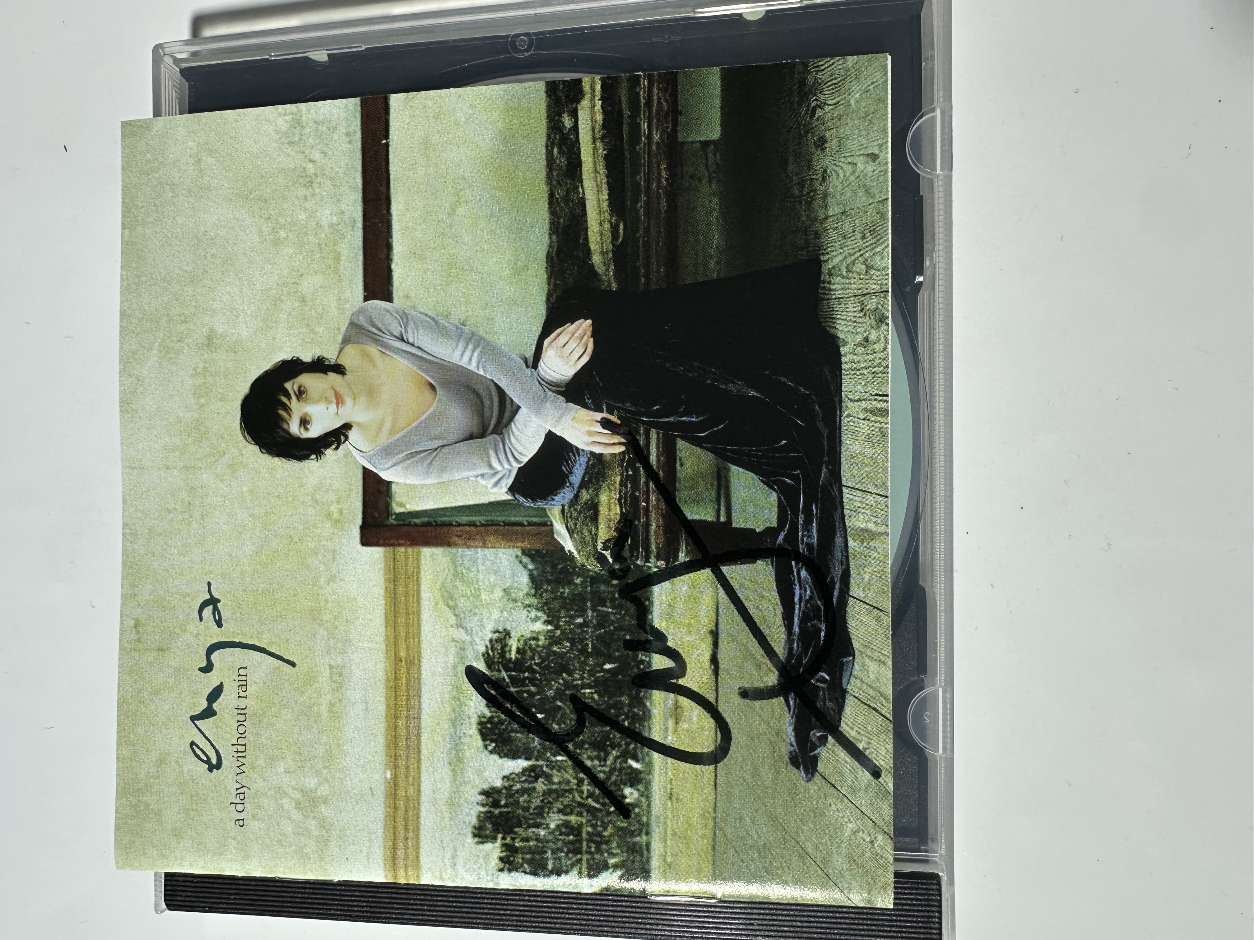 A1294 Enya a day without rain signed autographed CD booklet
