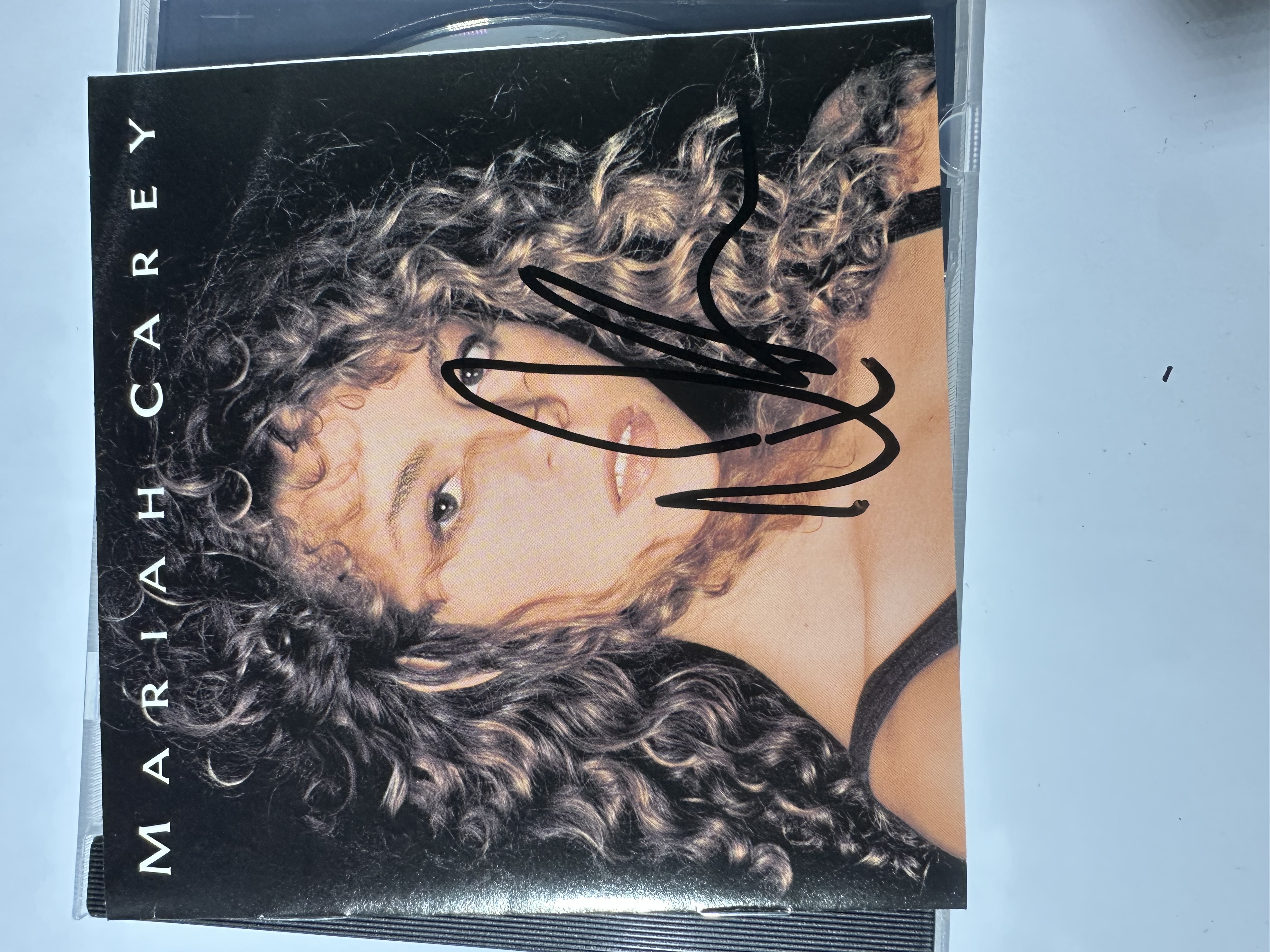 A2605 Mariah Carey self titled autograph signed CD booklet