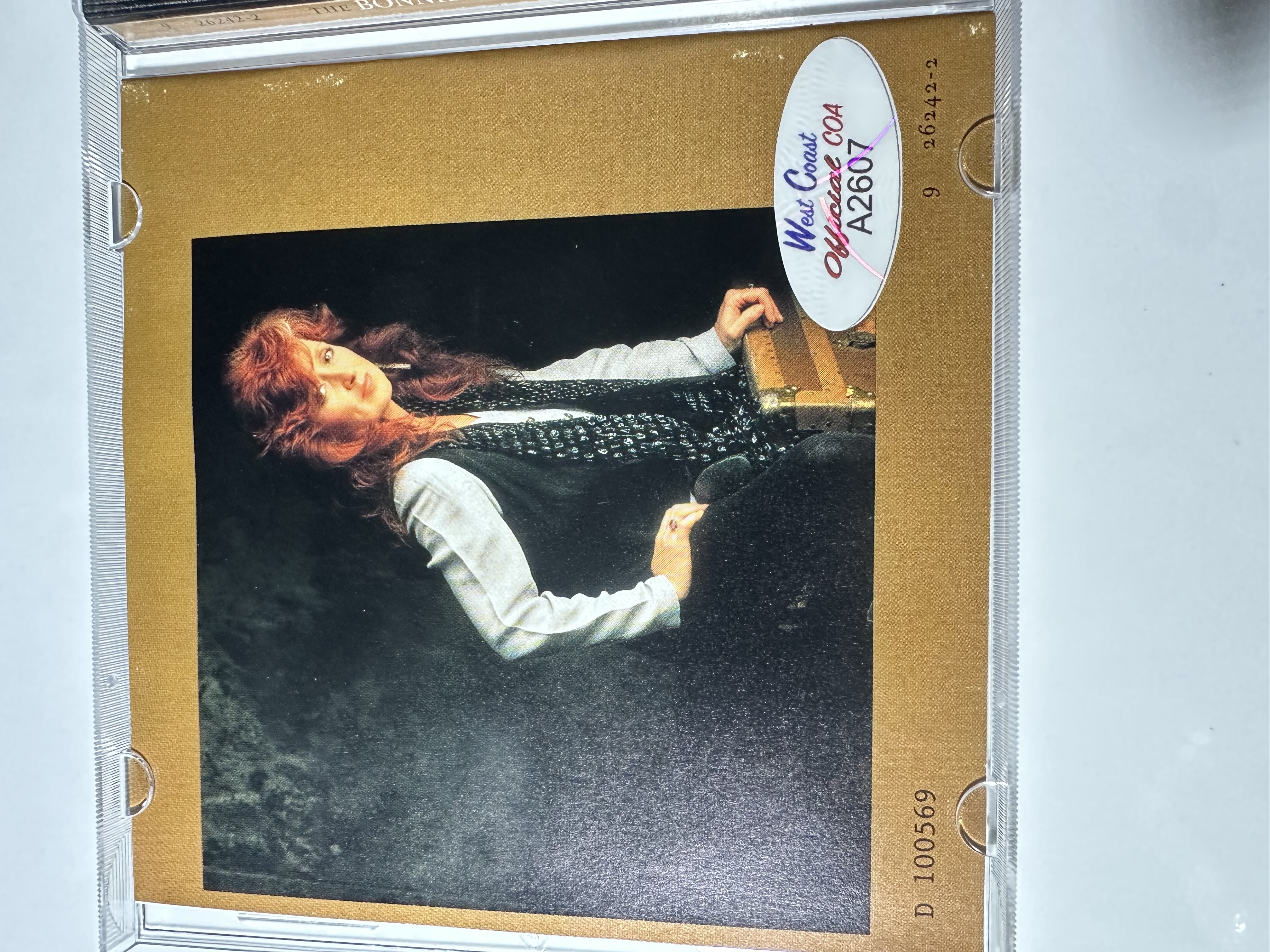 A2607 Bonnie Raitt, the Bonnie Raitt collection signed autographed CD