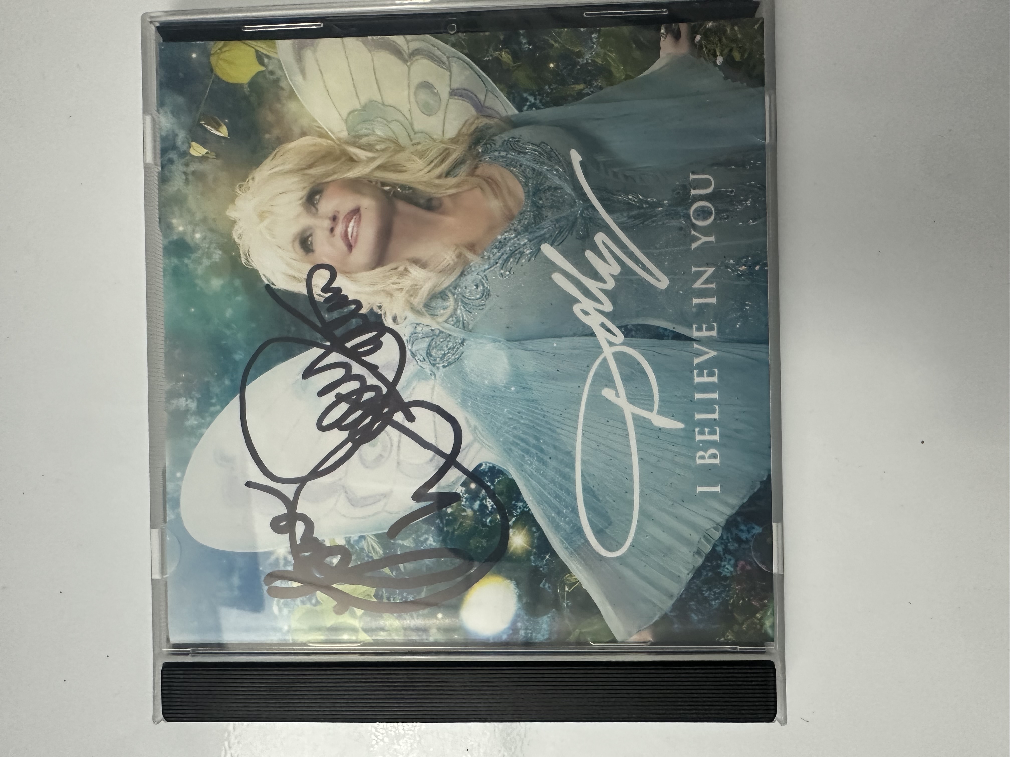 A22041 Dolly Parton, I believe in you signed autographed