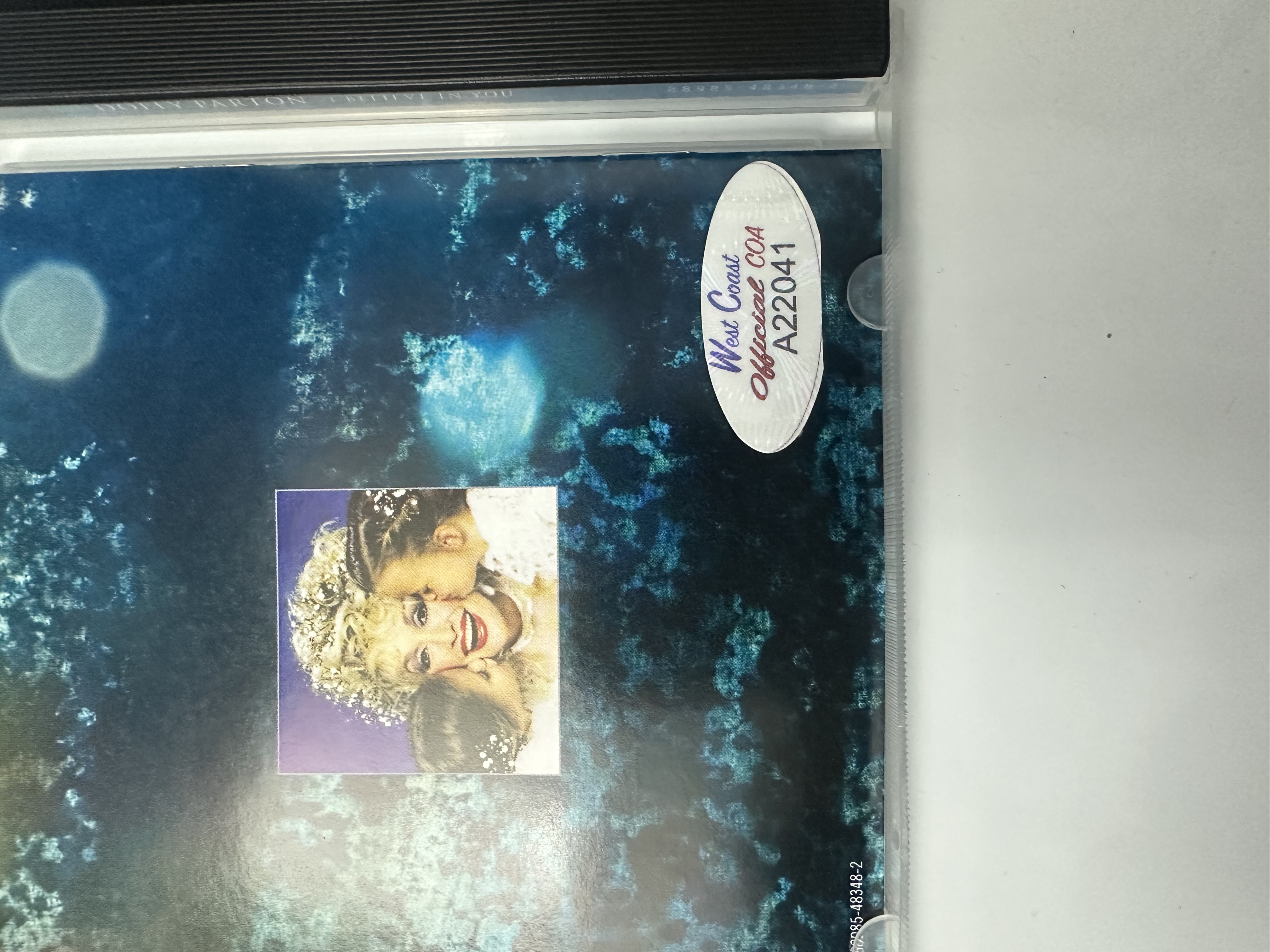 A22041 Dolly Parton, I believe in you signed autographed