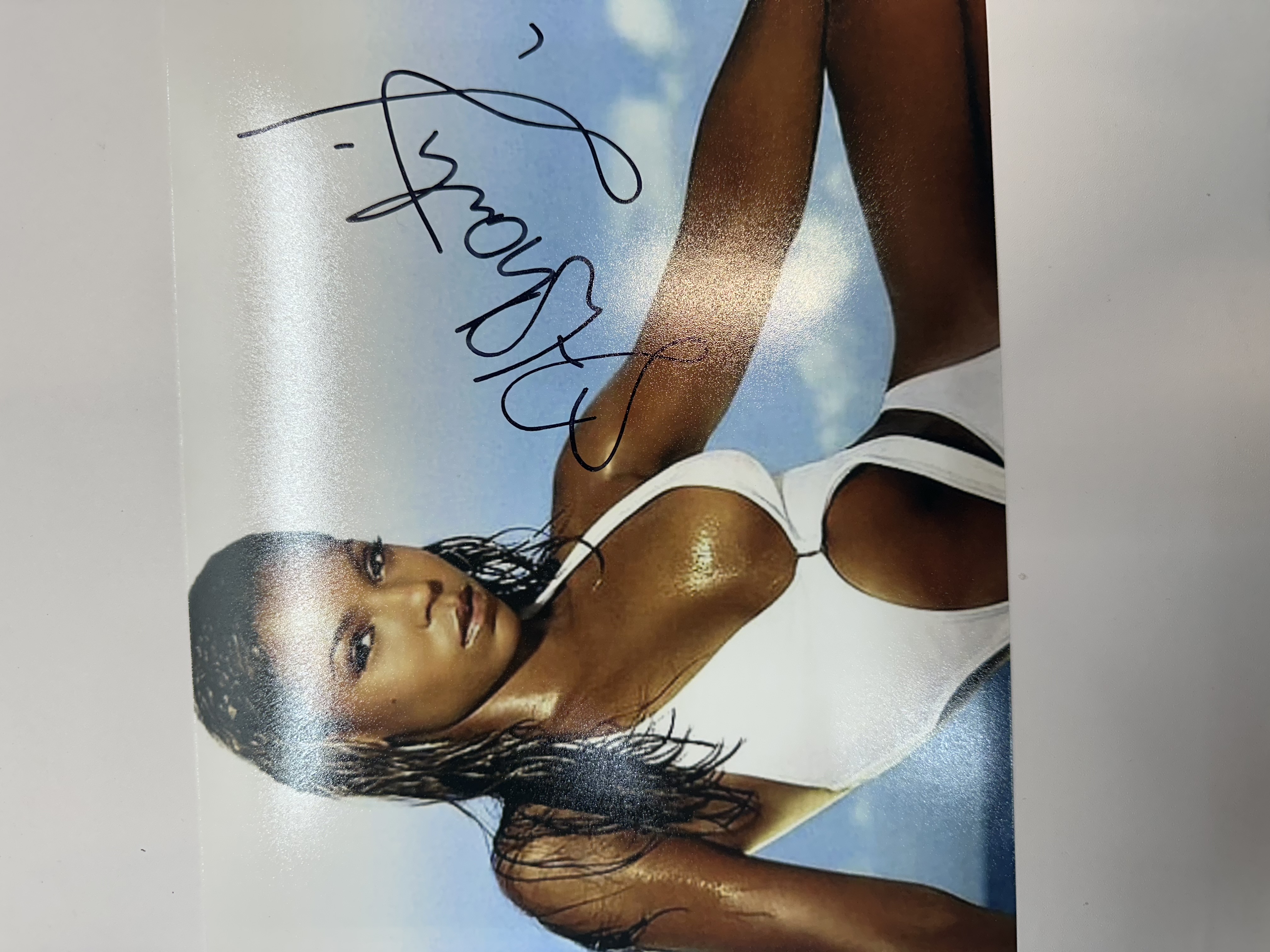 B112493 Ashanti hand signed 8 x 10 photograph