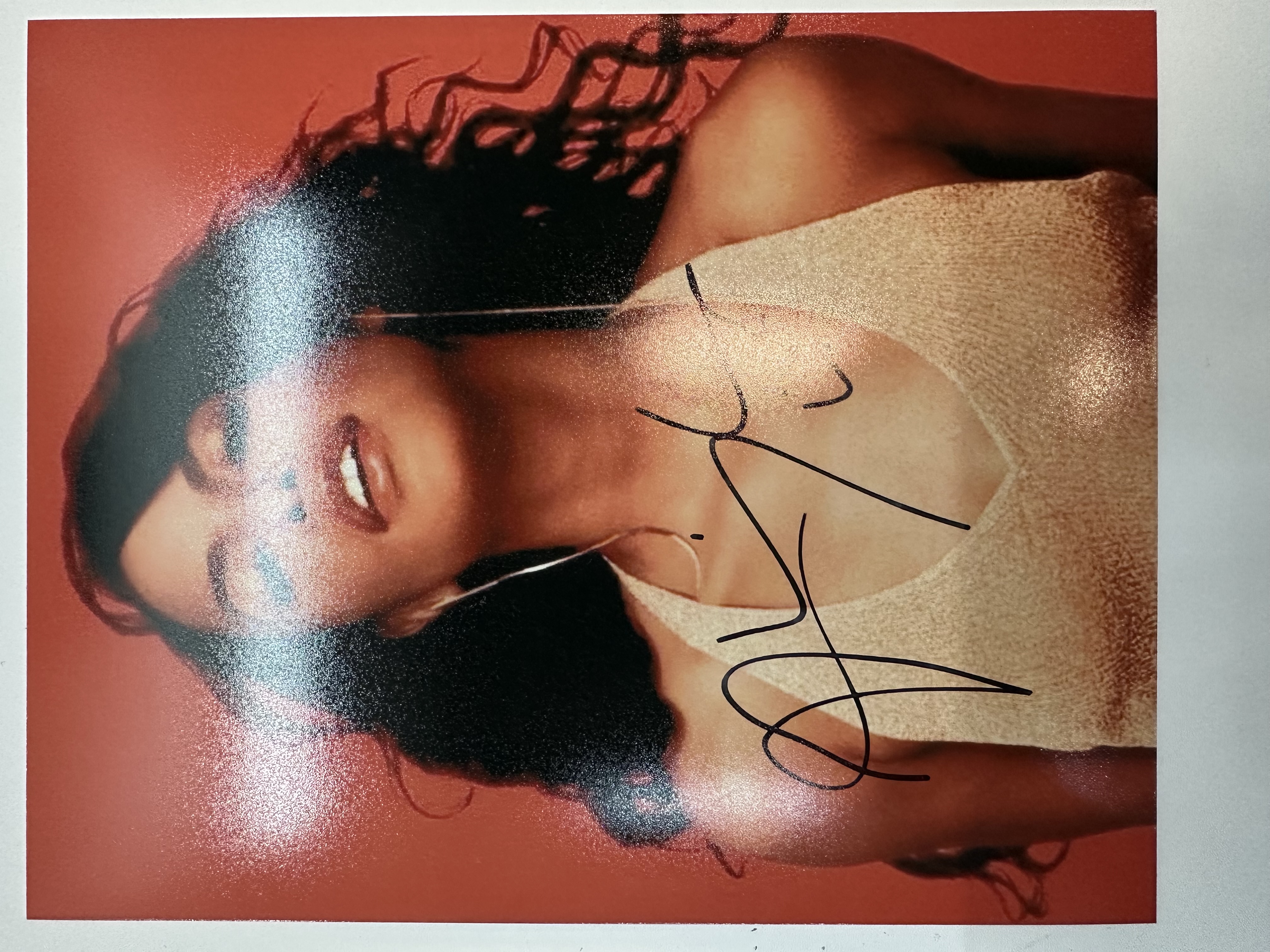 B112473 Aaliyah hand signed 8 x 10 photograph