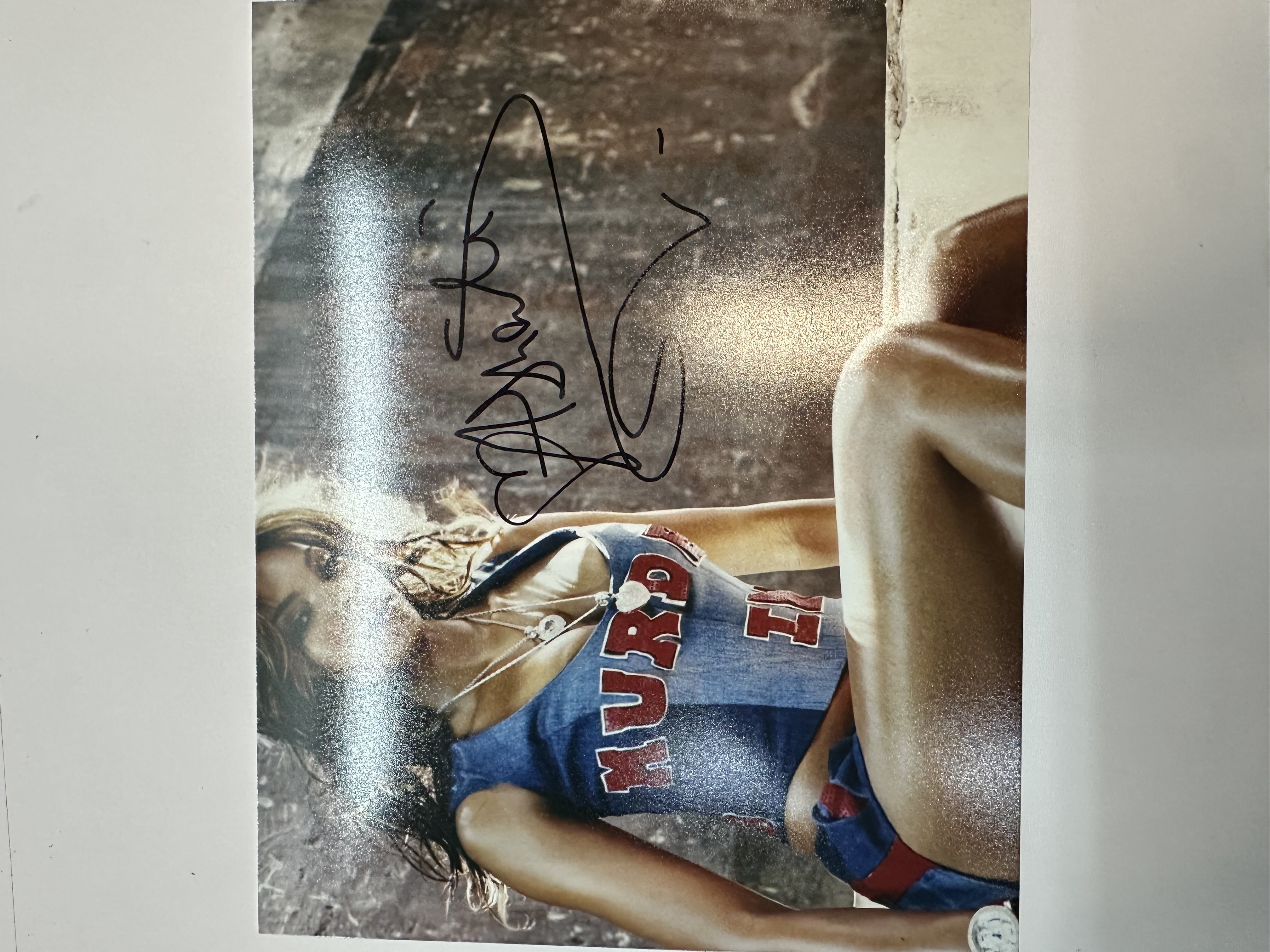 B112463 Ashanti hand signed 8 x 10 photograph