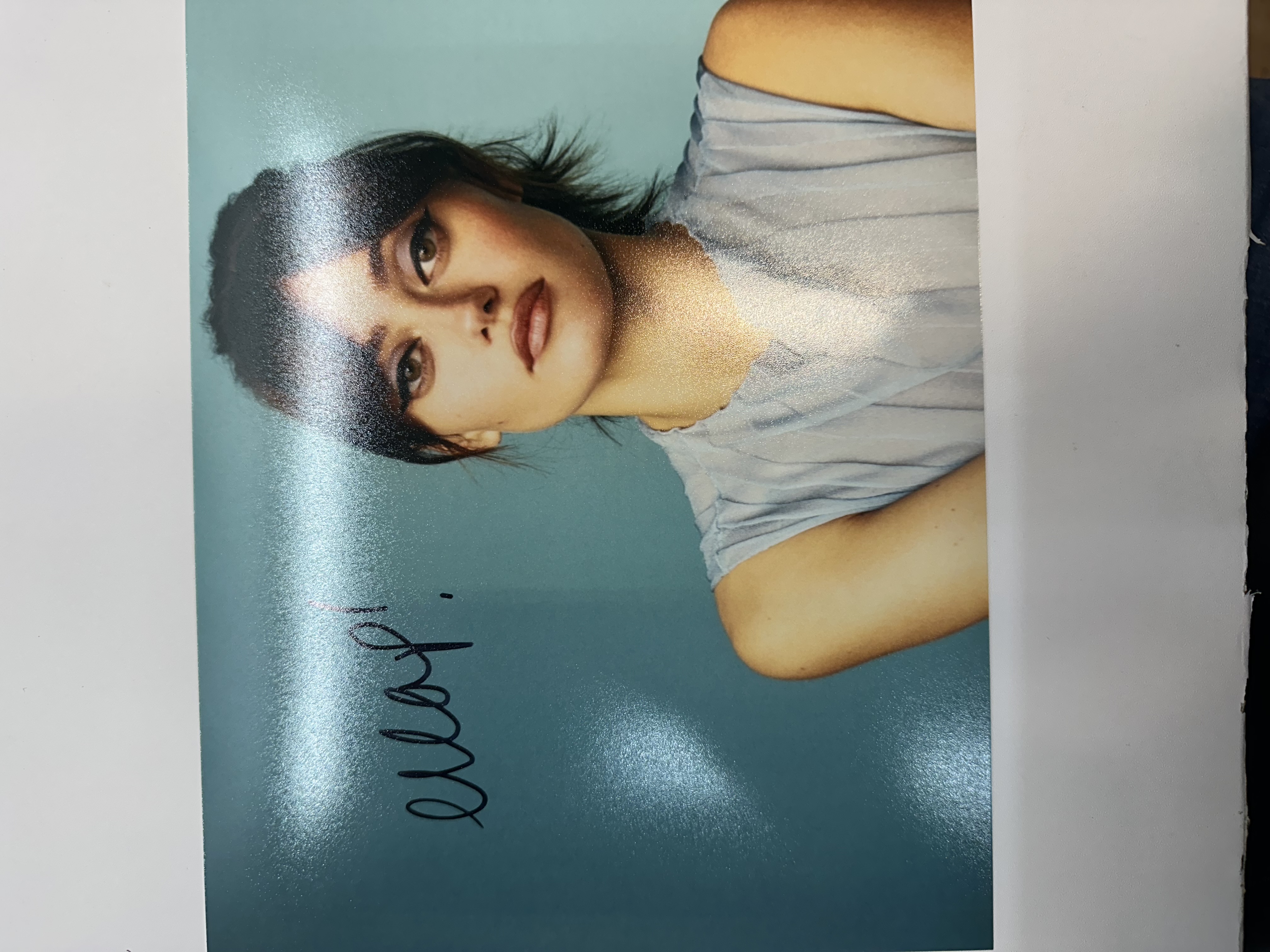 B112453 Ella Purnell signed autograph 8 x 10 photograph