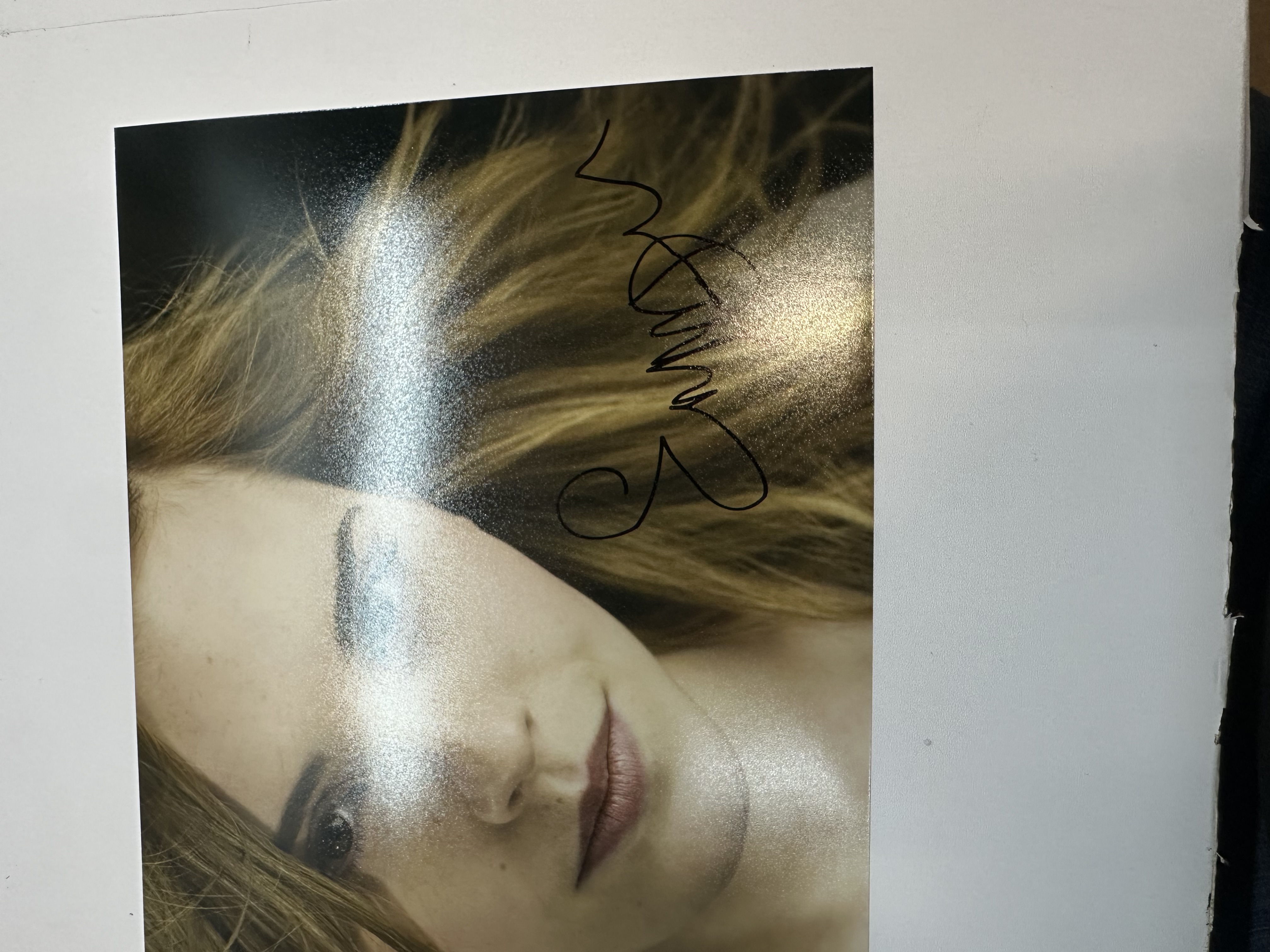 B112443 Emma Watson hand signed 8 x 10 photograph