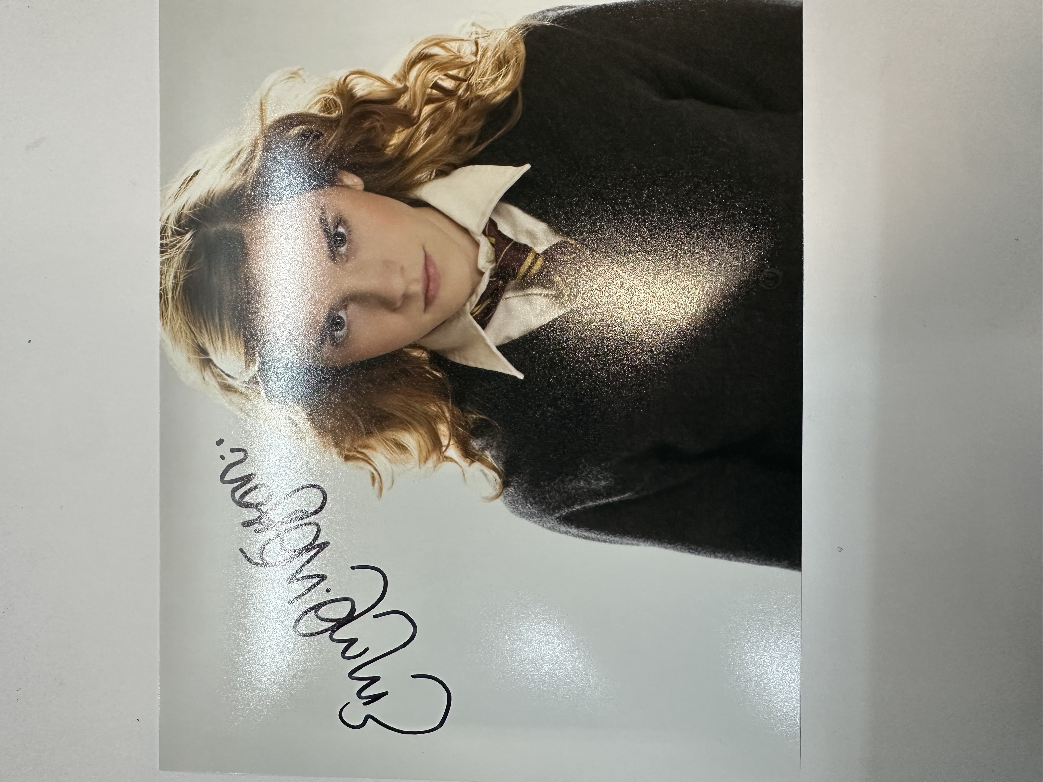 B112373 Emma Watson hand signed 8 x 10 photograph