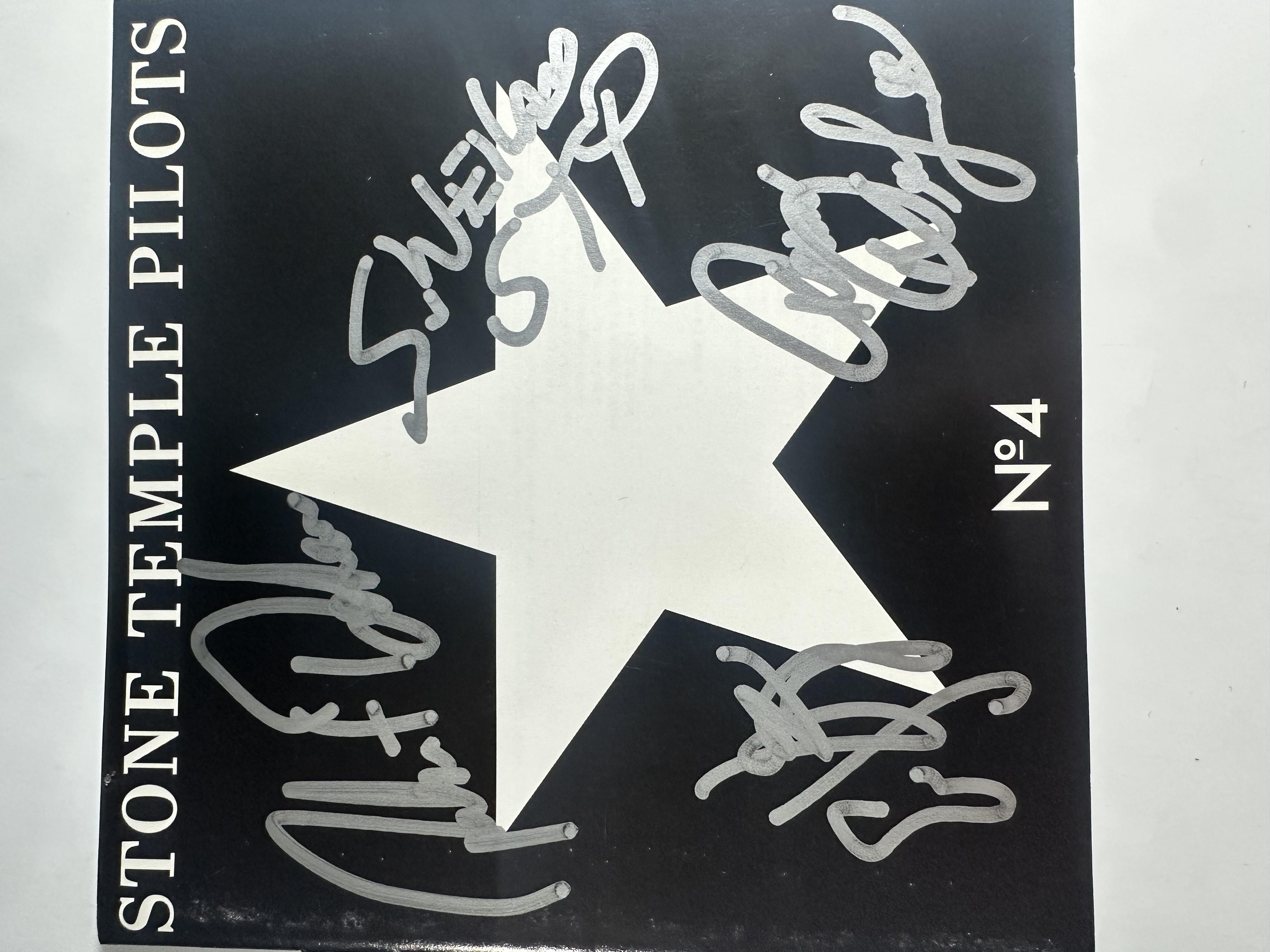 B112462 Stone Temple Pilots No.4 signed autograph CD booklet signed by Scott Whelan Dean de Leo Robert de Leo Eric Kretz