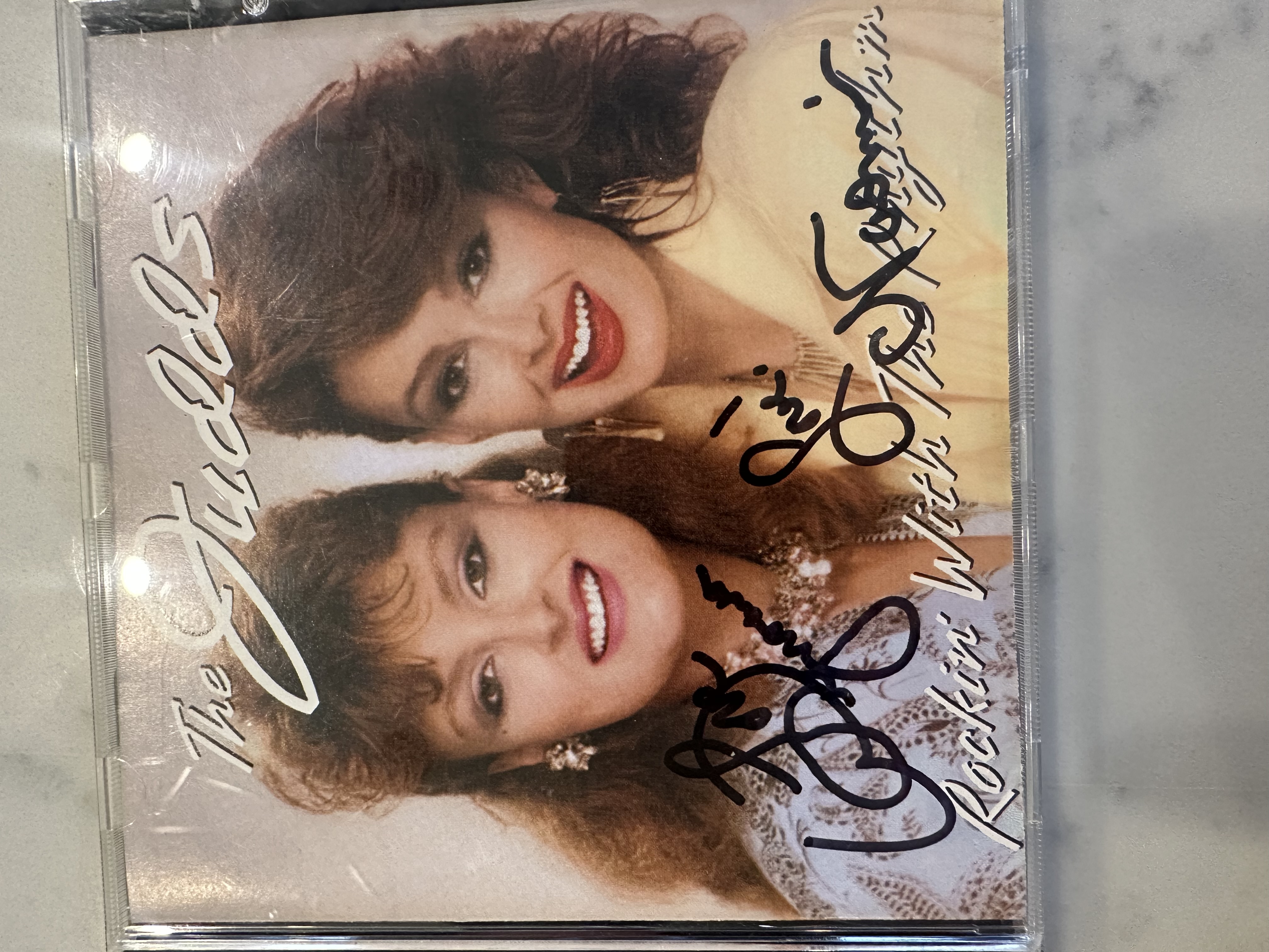 B 11292 the Judds rocking with the rhythm signed autograph CD booklet