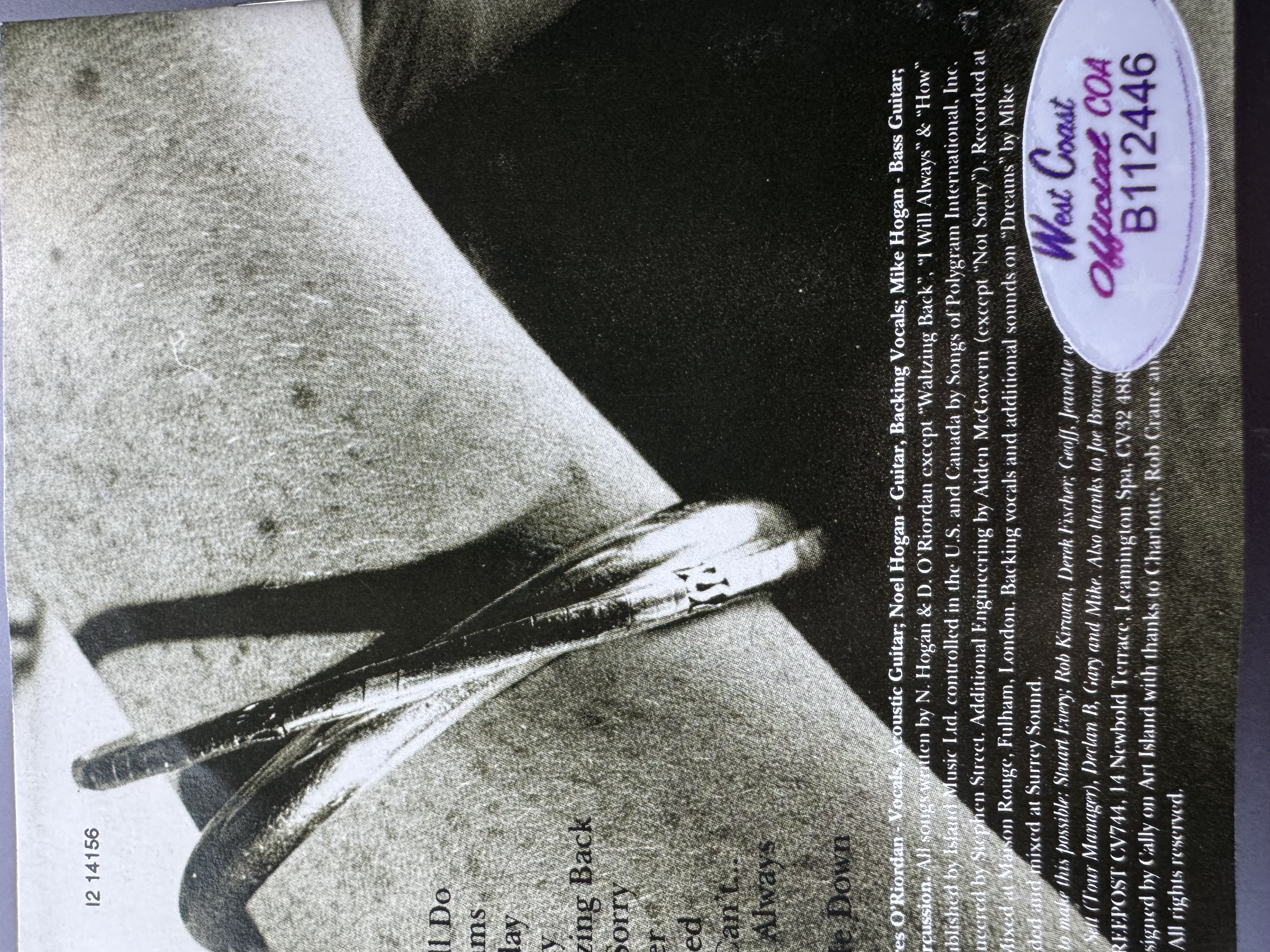 B112446 the cranberries everybody else is doing it so why can’t we sign autograph CD booklet signed by full band?