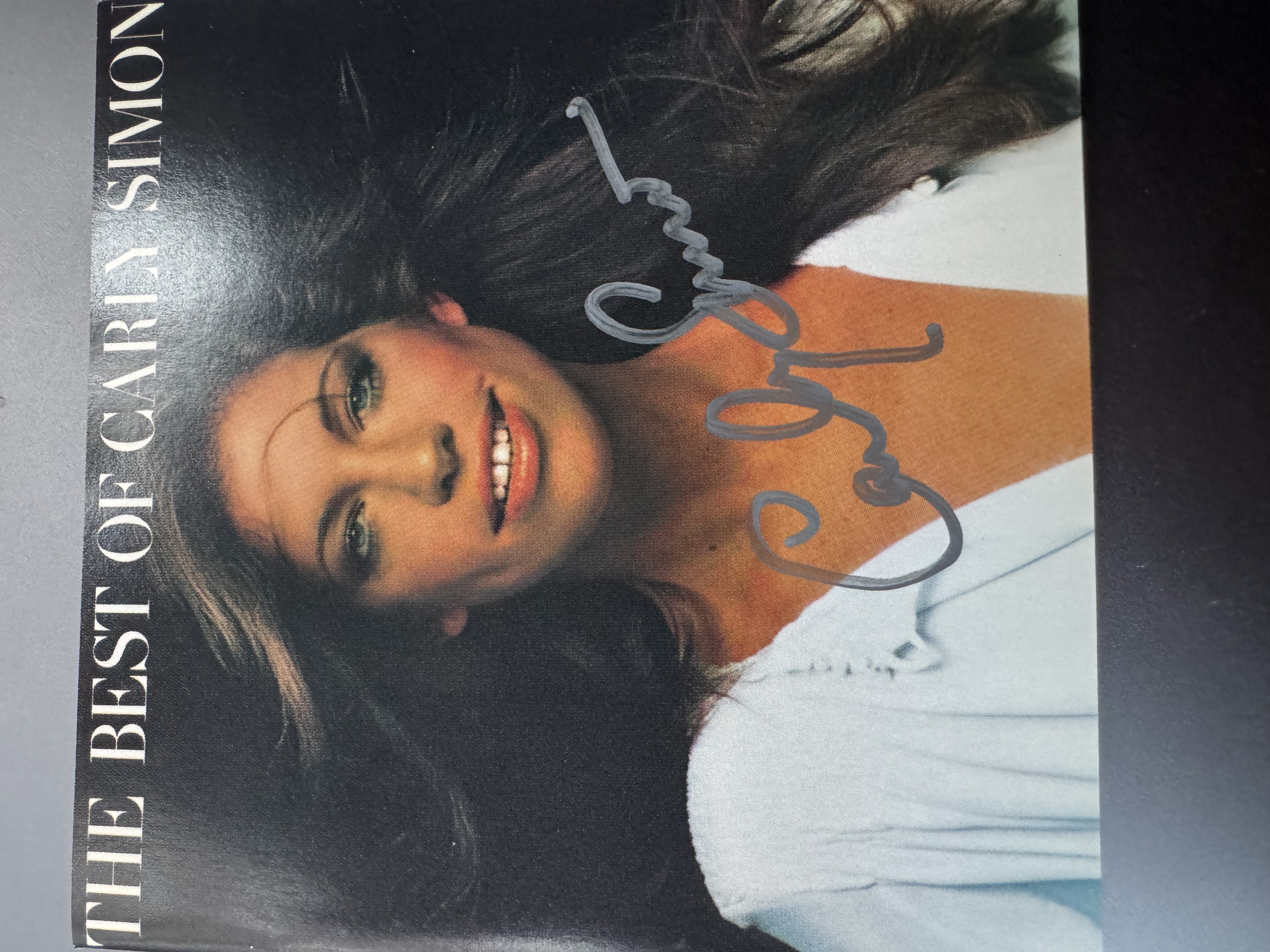 B112416 Carly Simon the best of Carly Simon signed CD, silver