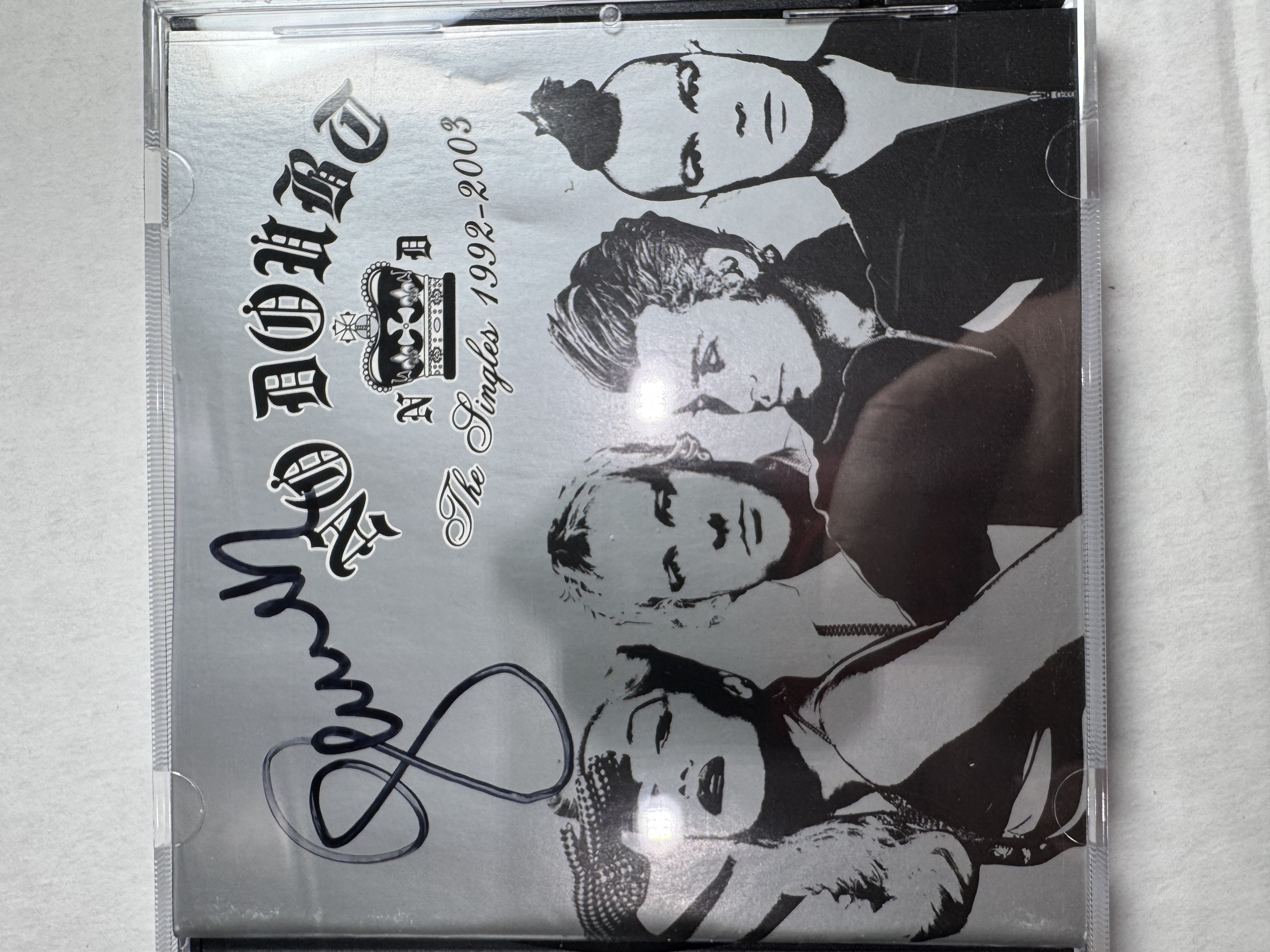 B112813 no doubt the singles 1992 2003 signed CD signed by Gwen Stefani