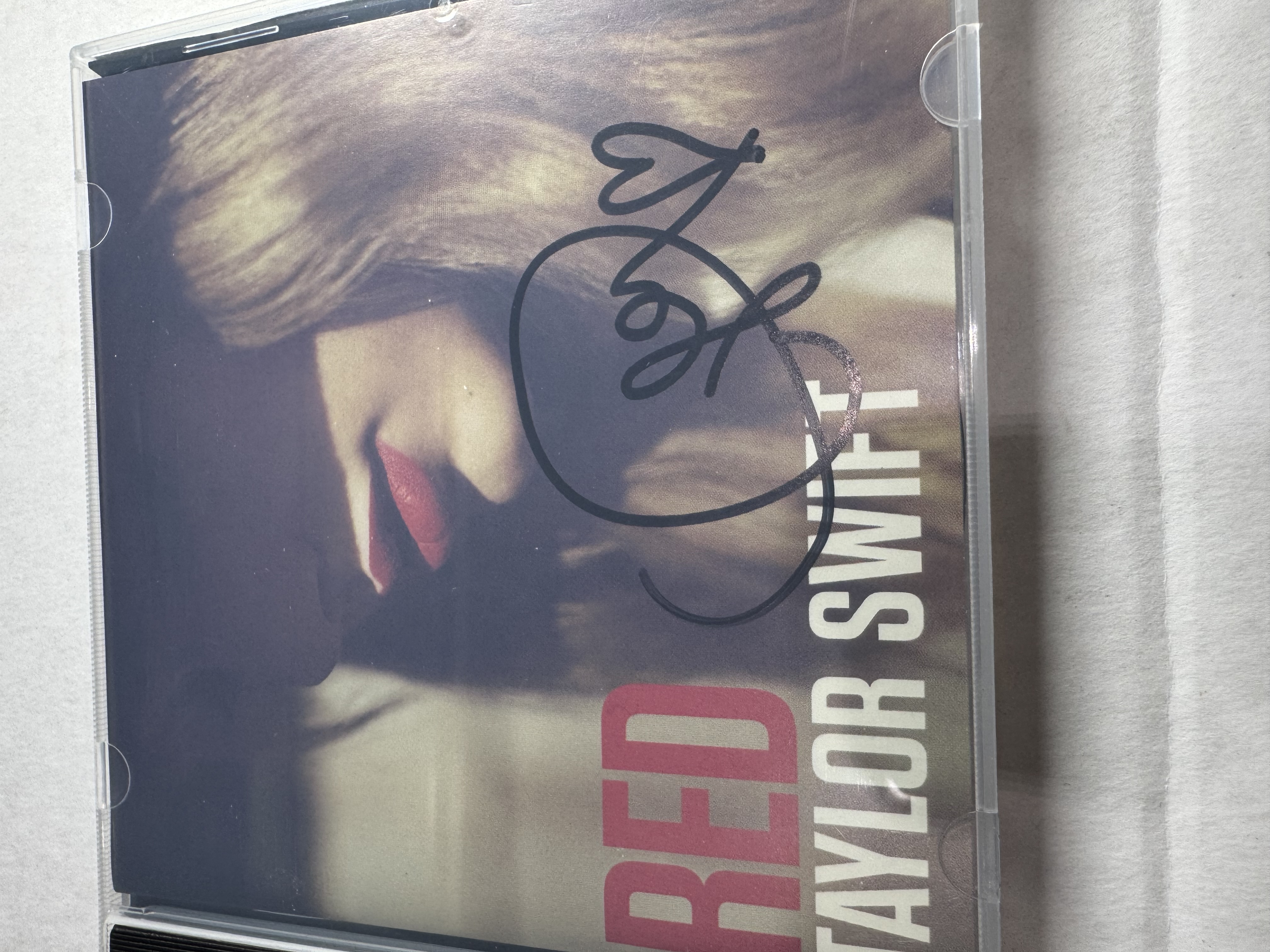 B112521 Taylor Swift red signed autograph CD