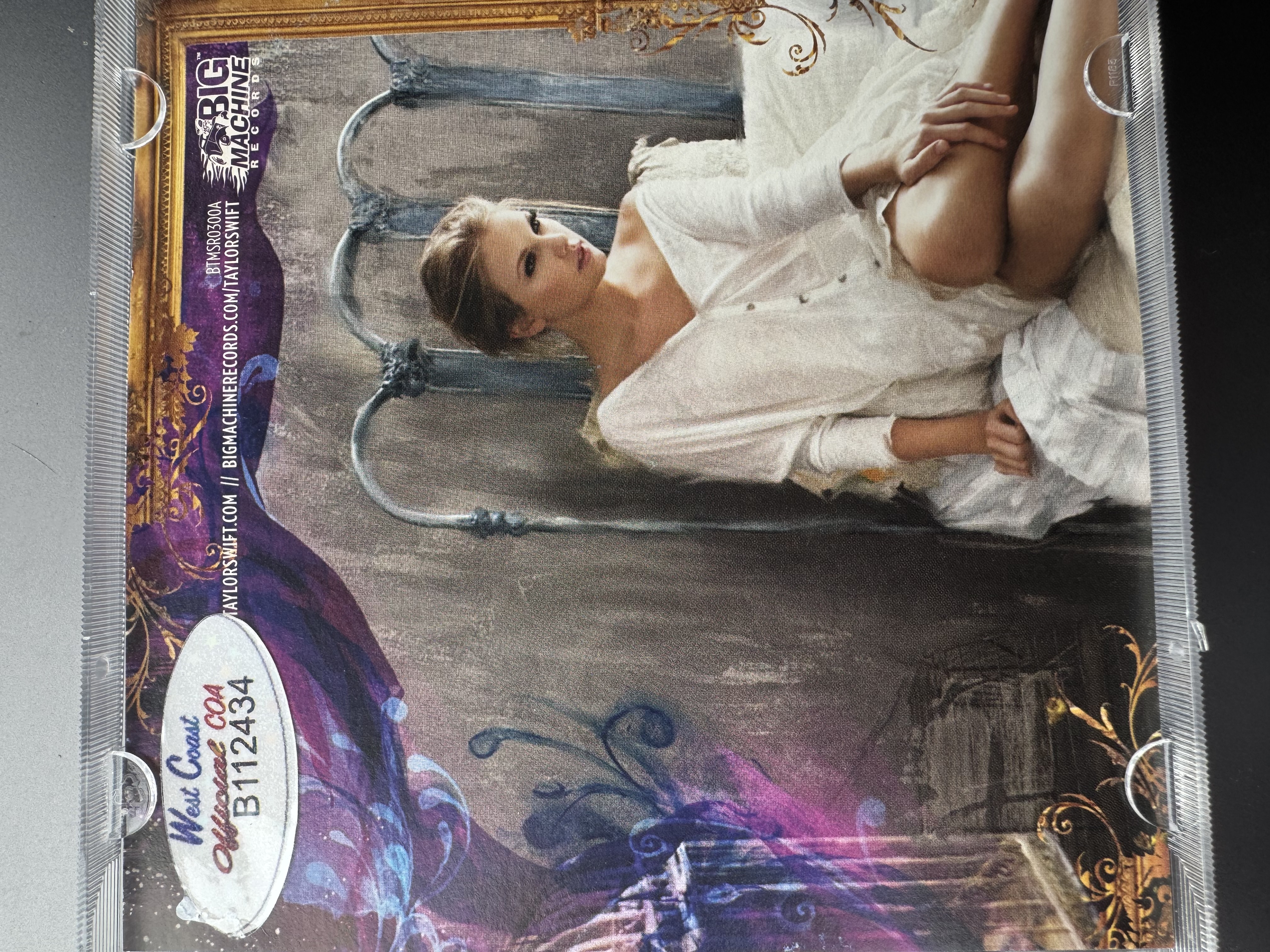 B112434 Taylor Swift Speak Now. Signed cd booklet 