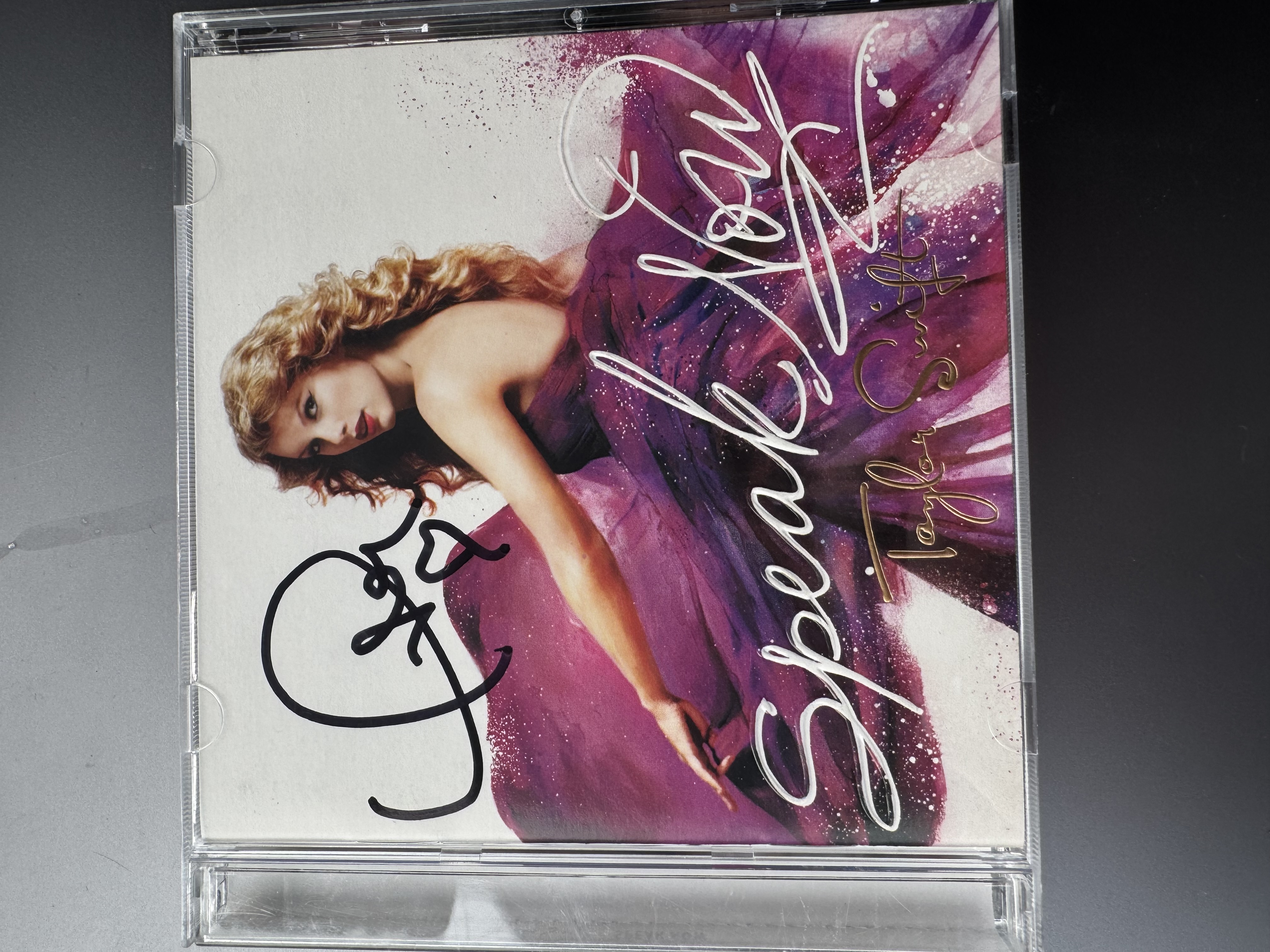 B112434 Taylor Swift Speak Now. Signed cd booklet 
