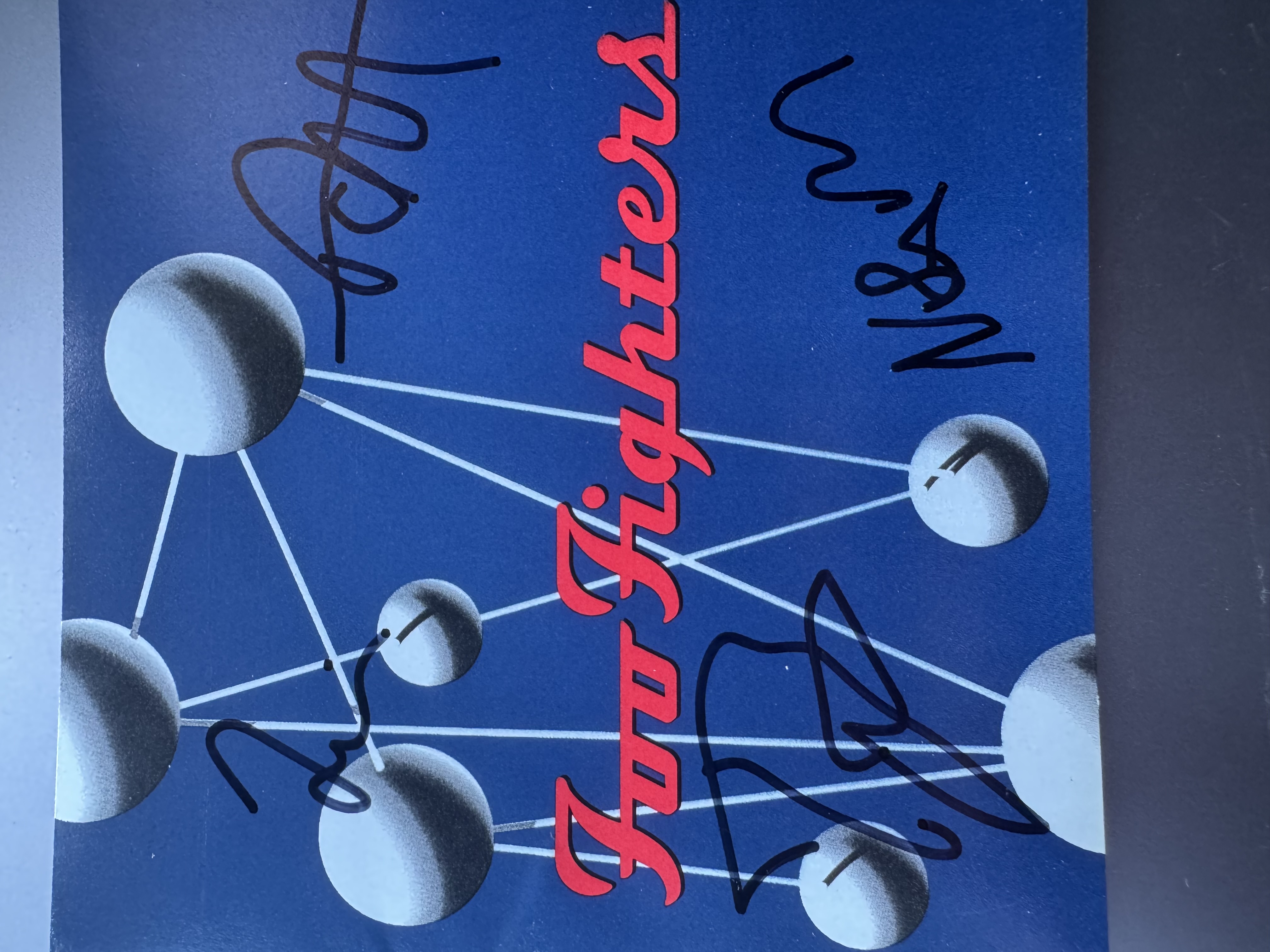 B1254 foo Fighters, the colour and the shape signed CD booklet full band