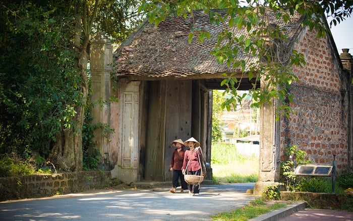 DUONG LAM ANCIENT VILLAGE TOUR