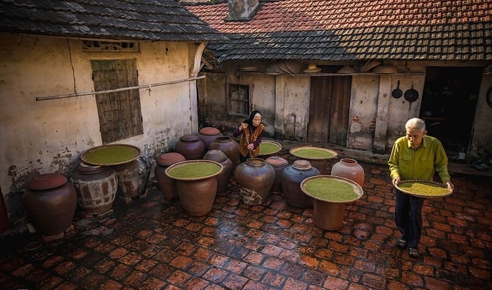 DUONG LAM ANCIENT VILLAGE TOUR