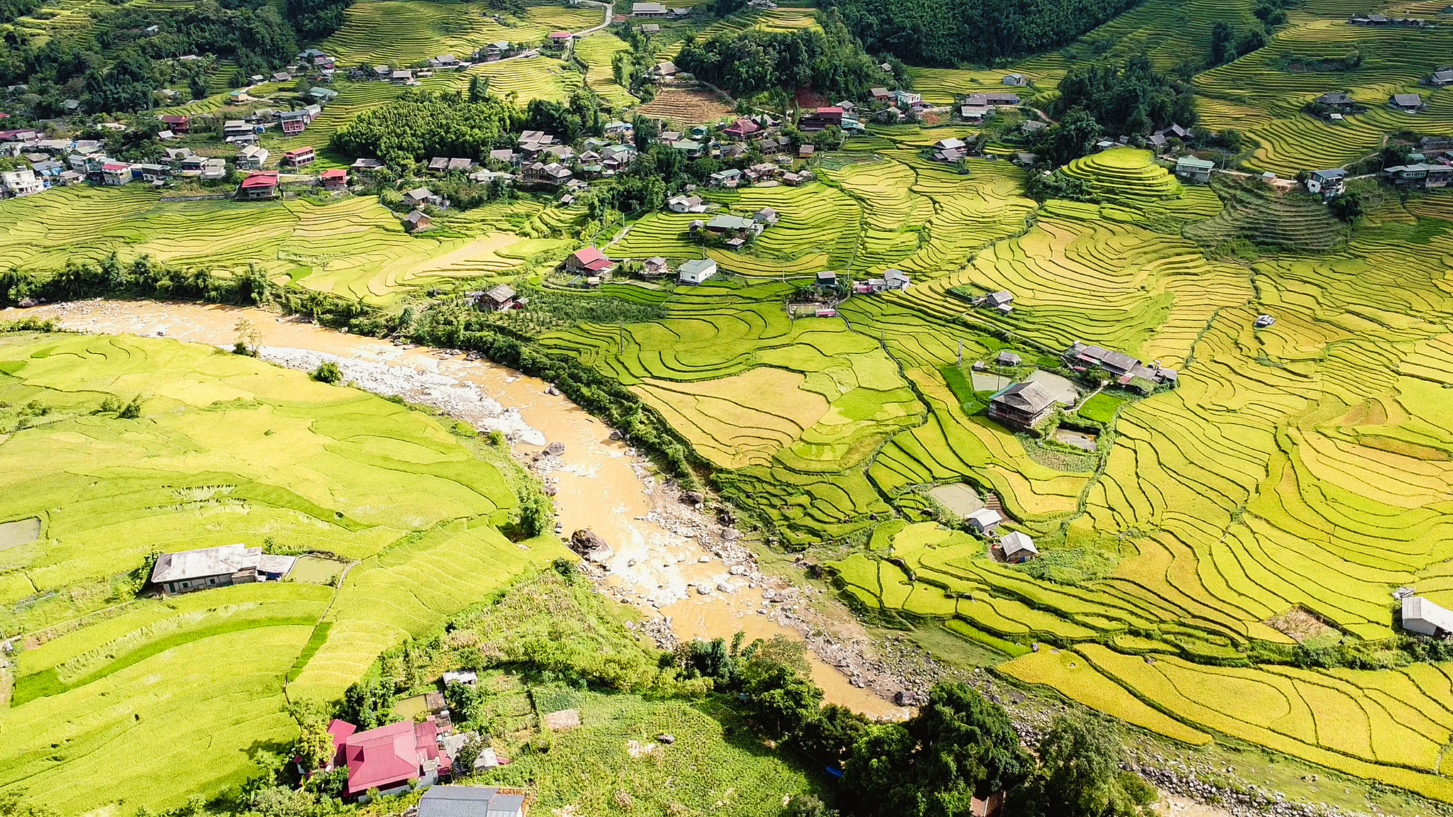 Hanoi - Sapa Package Tour by Limousine Bus