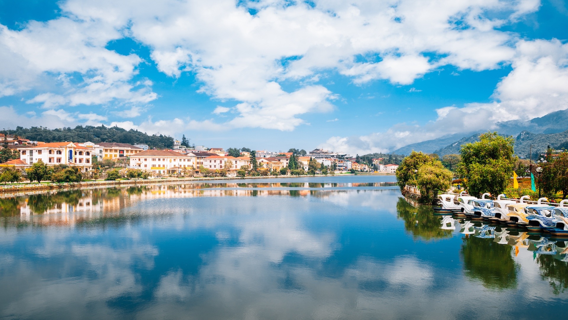 Hanoi - Sapa Package Tour by Limousine Bus