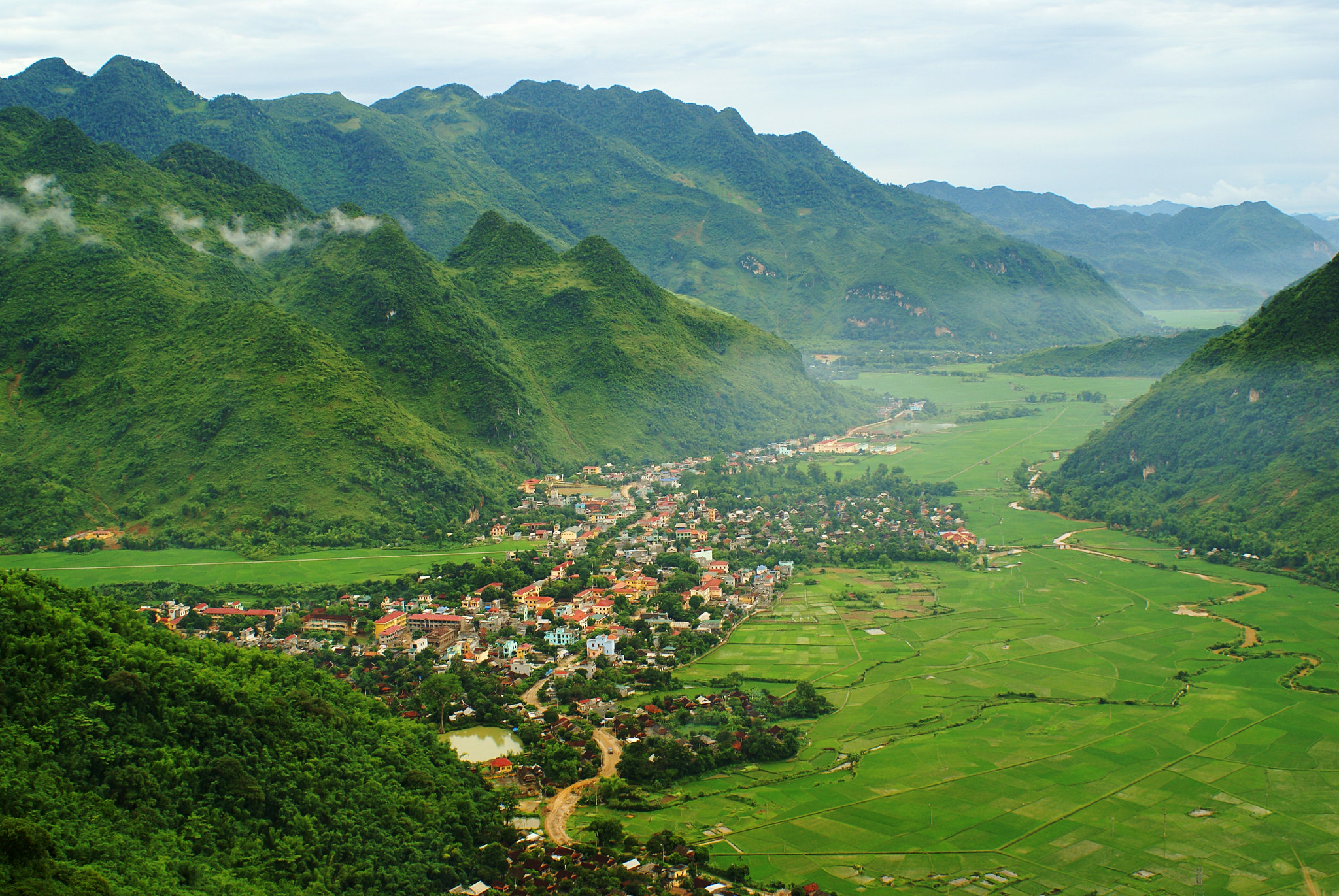 4-Day Hanoi - Mai Chau - Pu Luong - Ninh Binh Tour