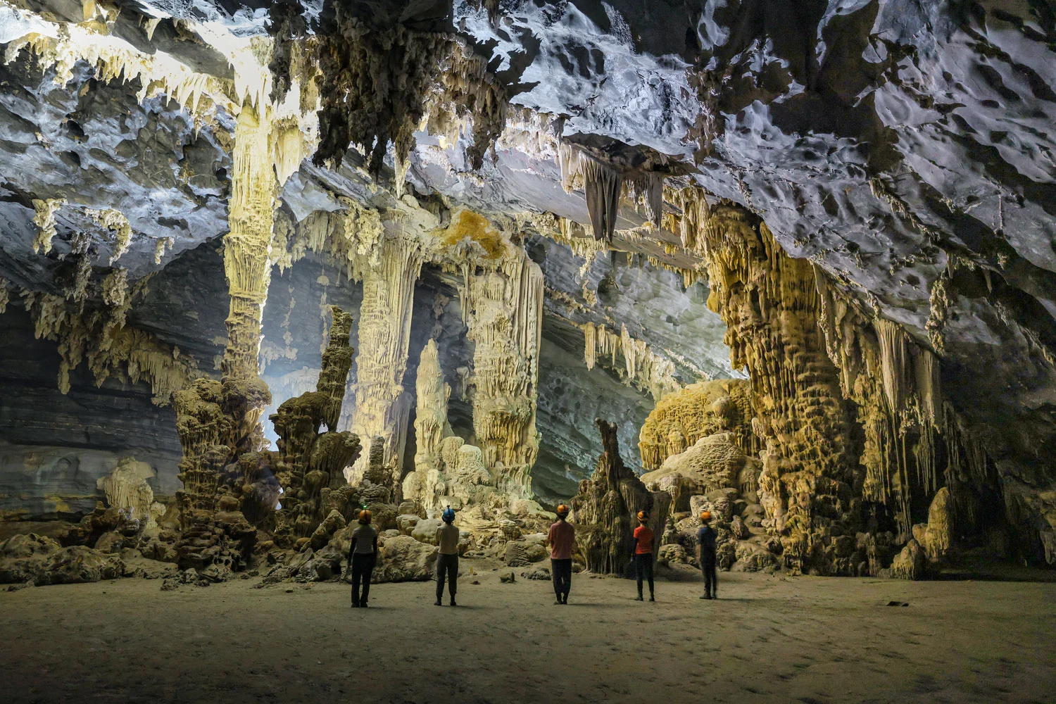 7km Paradise Cave Trek