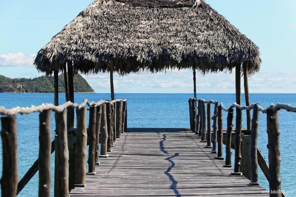 Ponton à Nosy Be🌴🐬🧜‍♀️