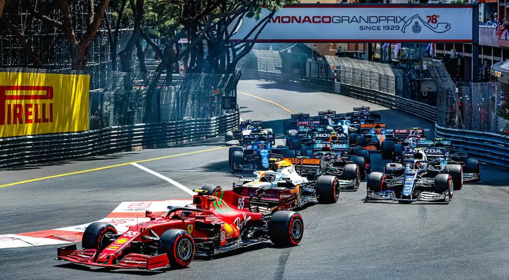 Expérience VIP en Terrasse Privée avec Vue sur le Circuit 🏁🥂
