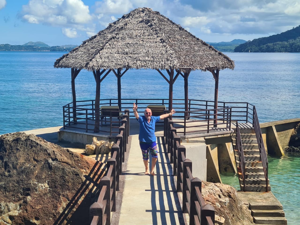 Ponton de luxe à Nosy Komba 🌴✨