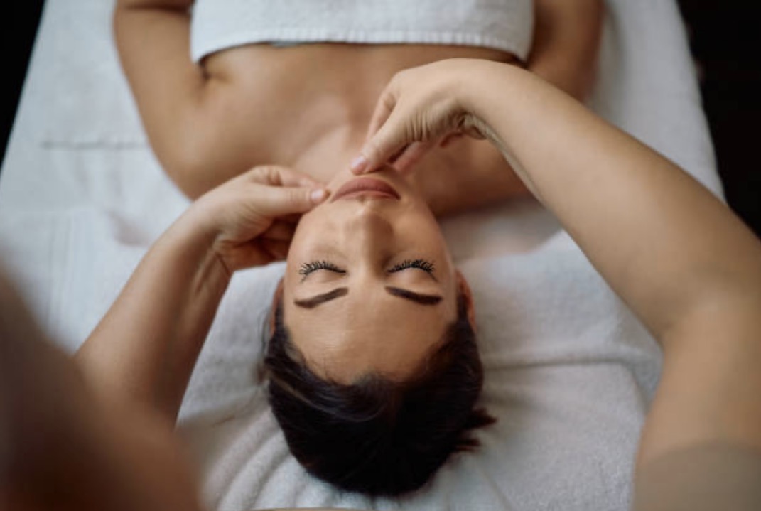 💆‍♀️ The Sculptural Massage Facial