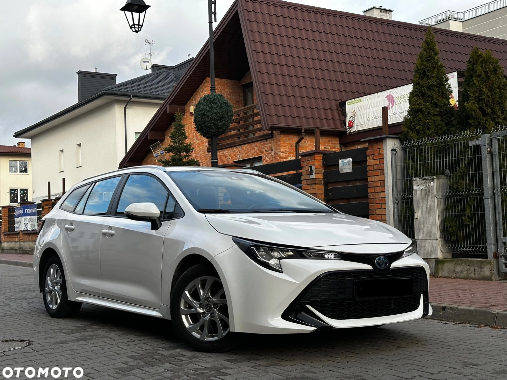 Sprzedam Toyota Corolla 1.8 Hybrid – Jak Nowa, 2022 Rok