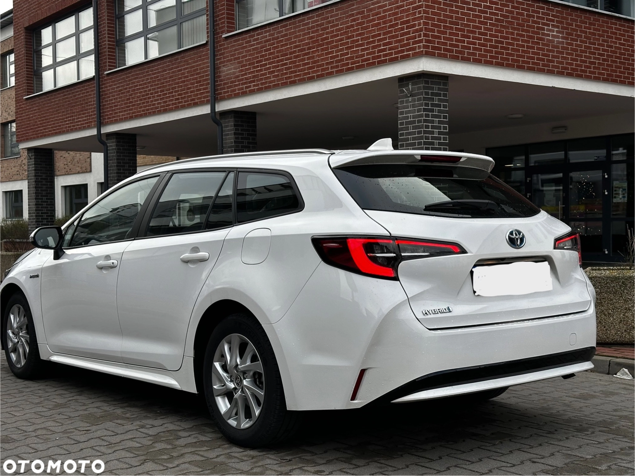 Sprzedam Toyota Corolla 1.8 Hybrid – Jak Nowa, 2022 Rok