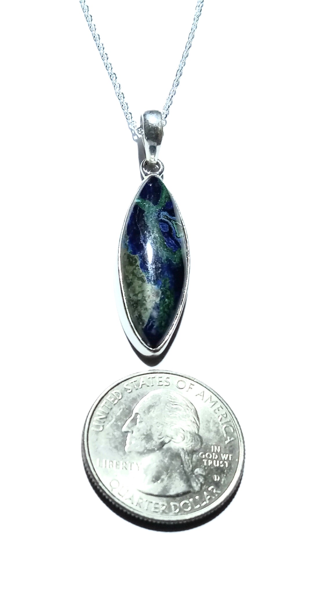 Agate pendant in sterling silver.