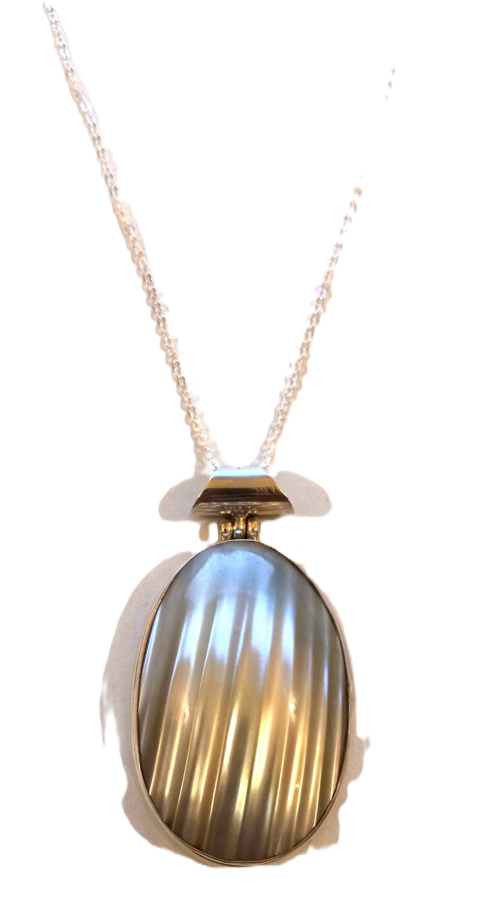 Seashell pendant in sterling silver.