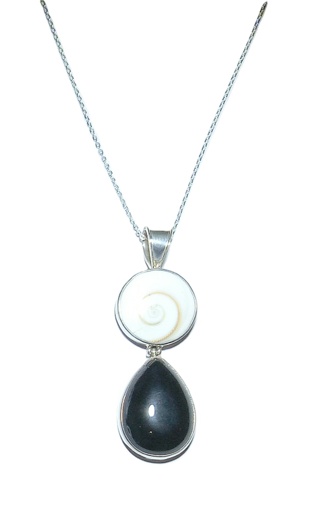 Seashell & Onyx pendant in sterling silver.