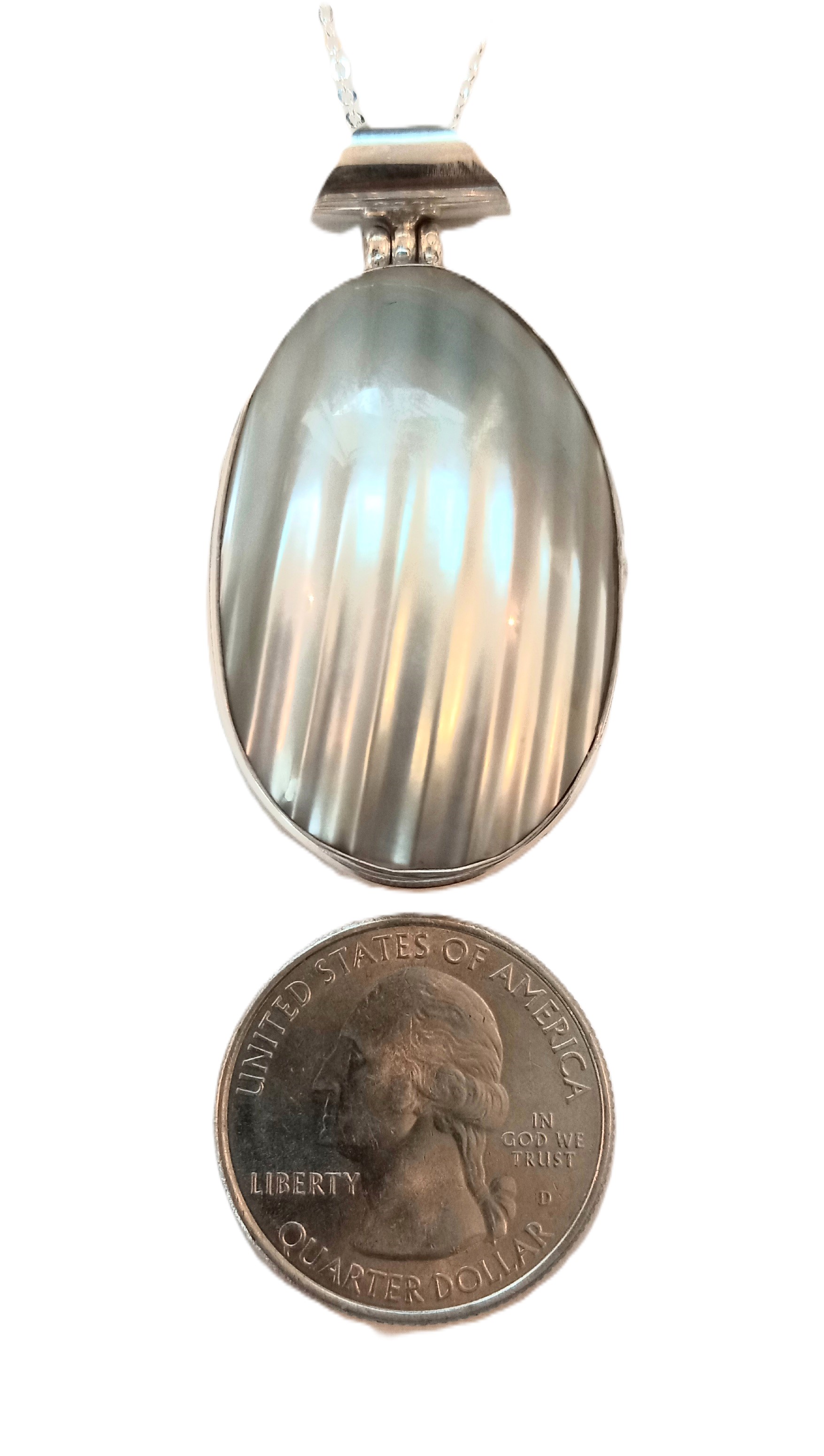 Seashell pendant in sterling silver. 