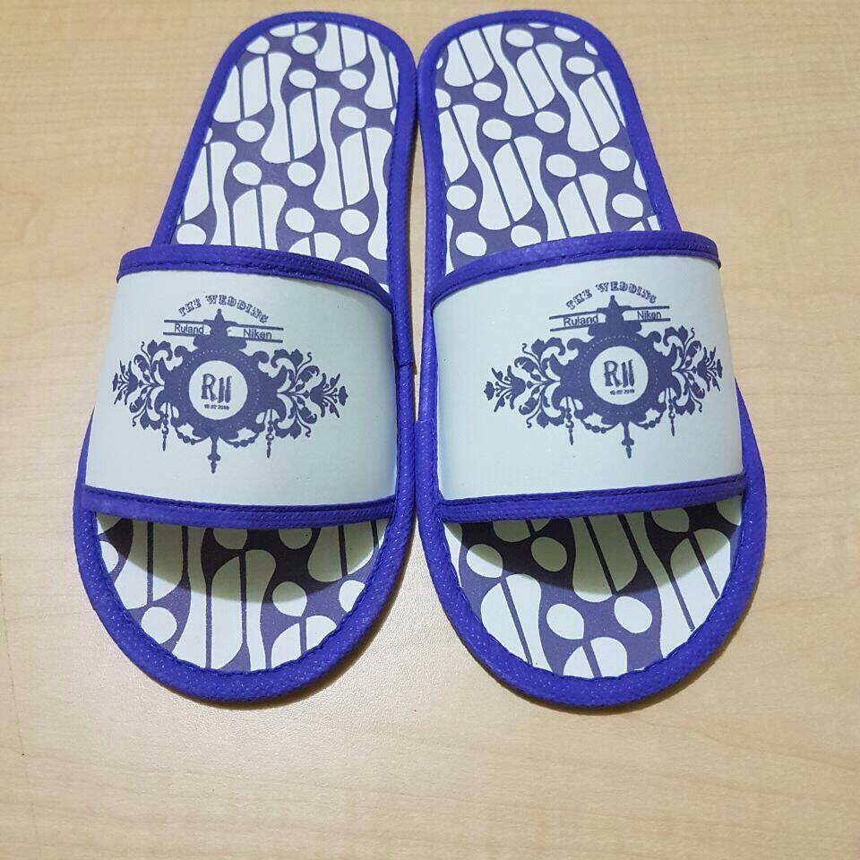 Sepasang sandal