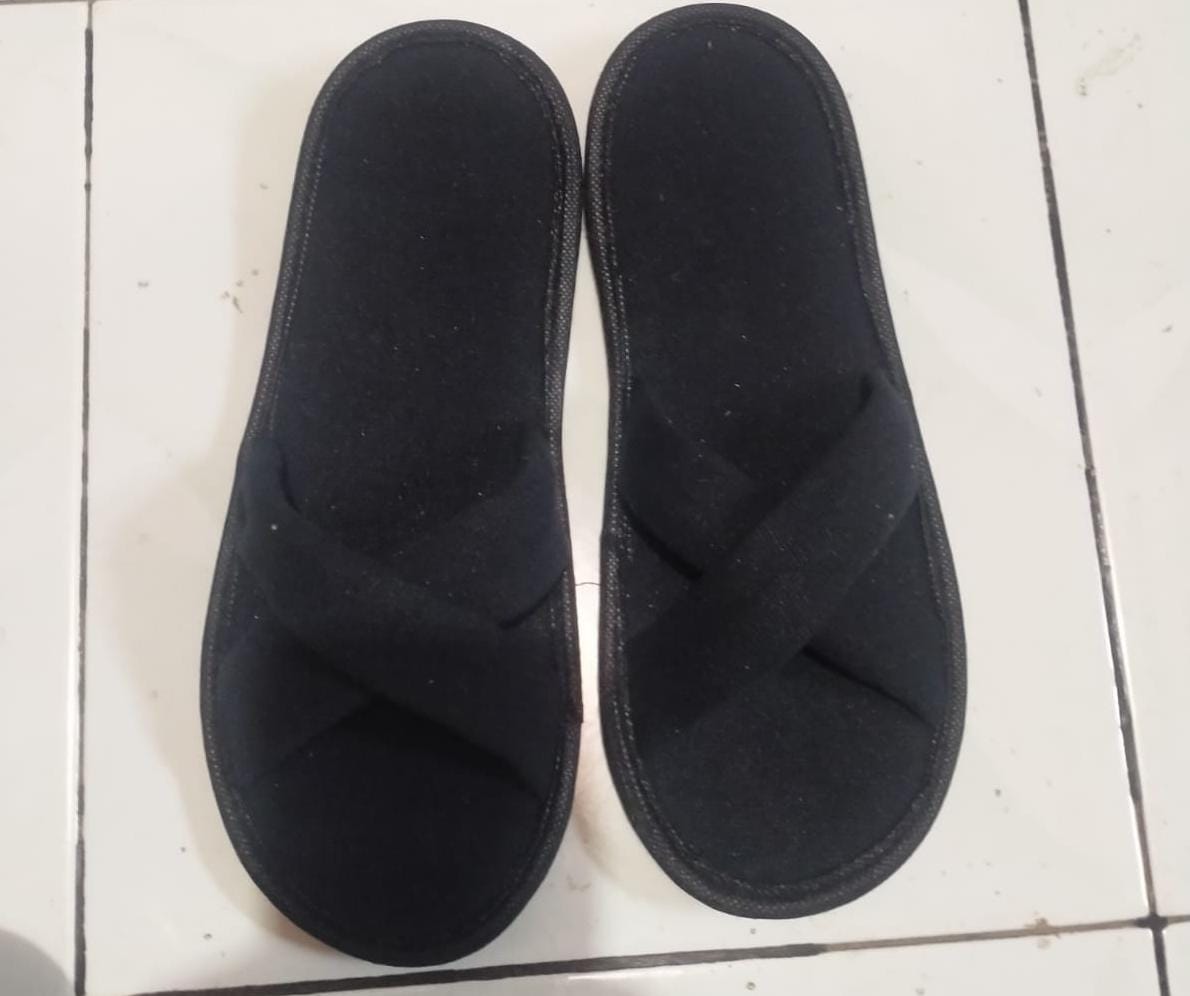 Sandal Rumah Hitam