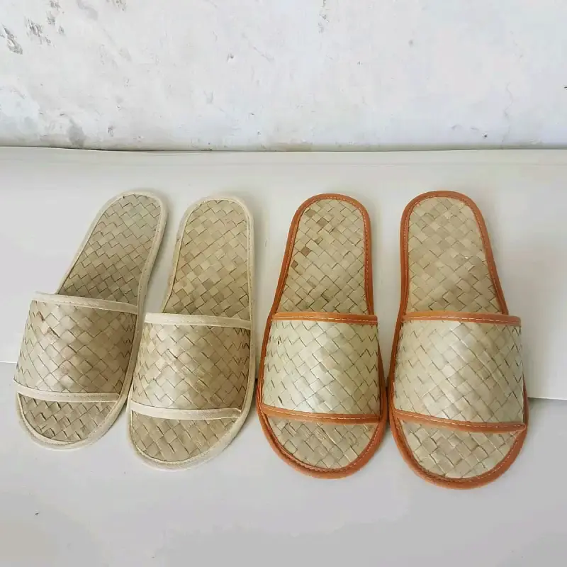 Sandal Anyaman Bambu