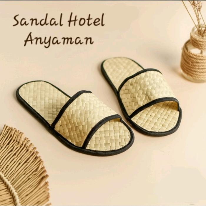 Sandal Hotel Anyaman