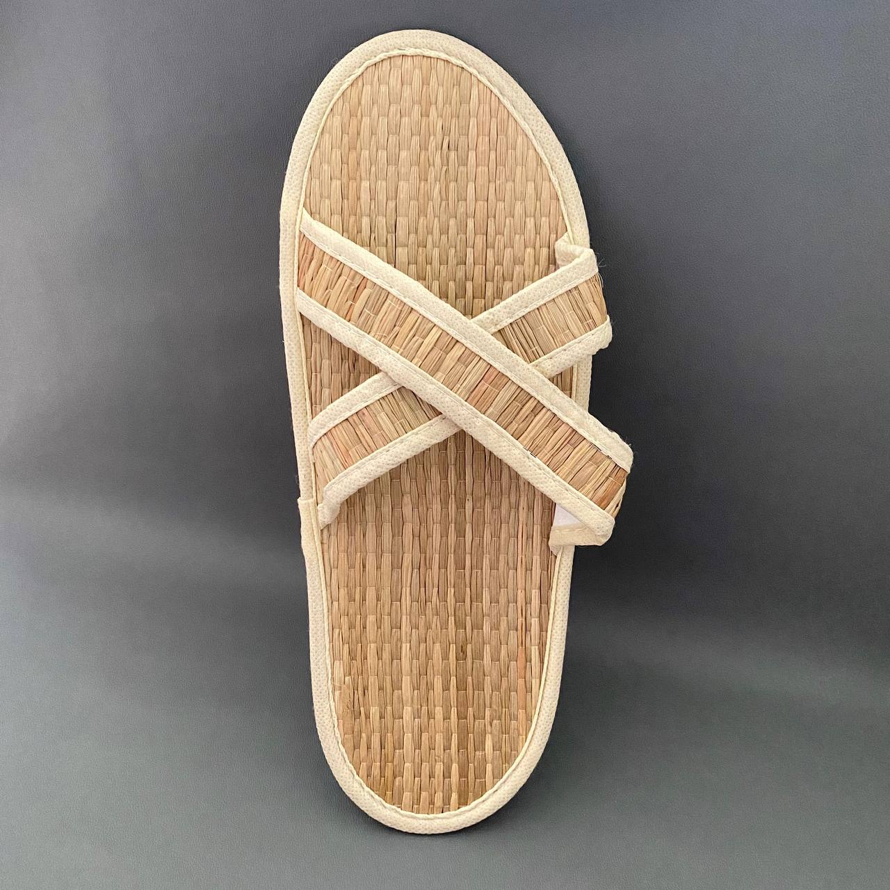 souvenir anyaman sandal