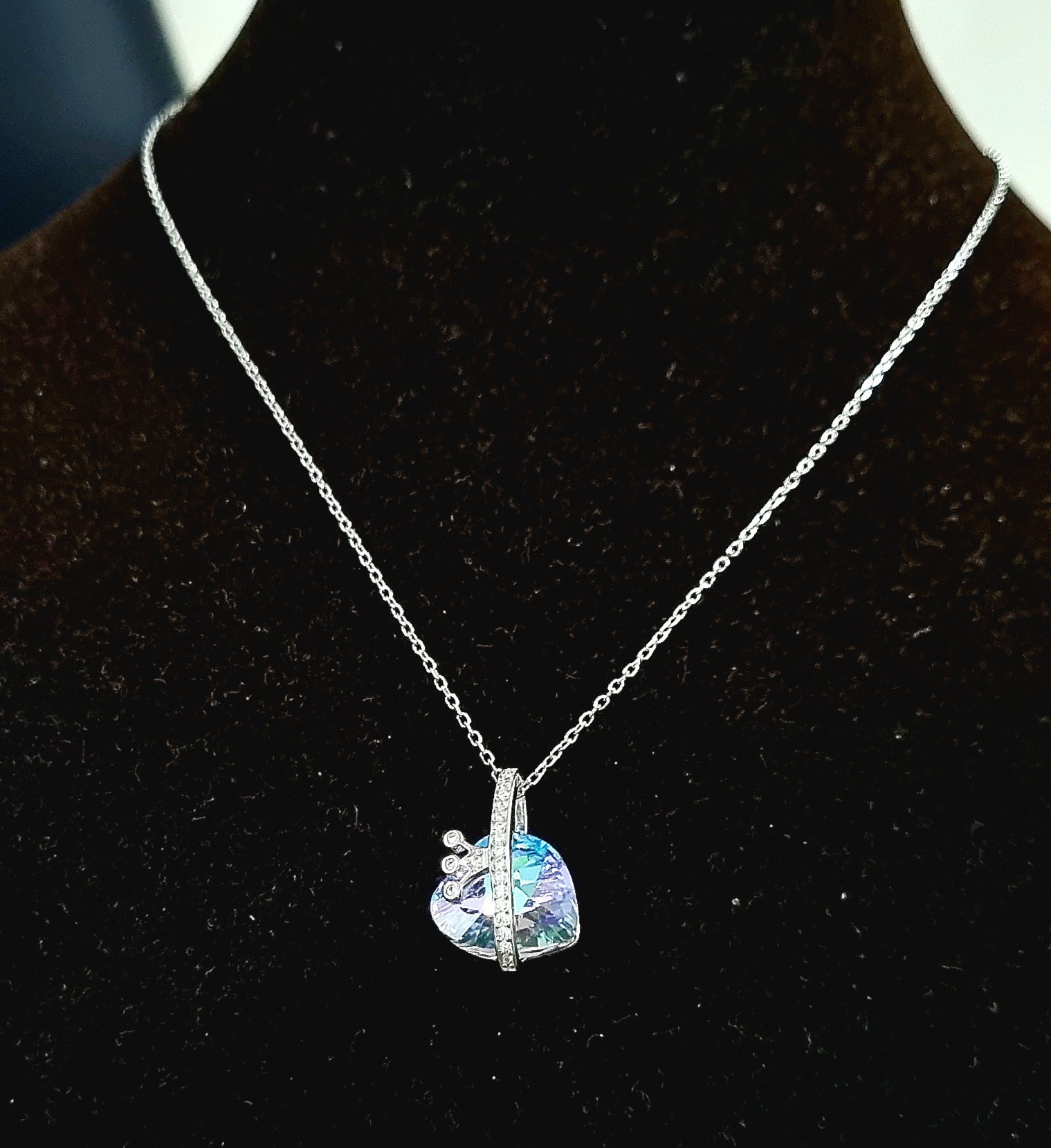 Heart-shaped Pendant Necklace