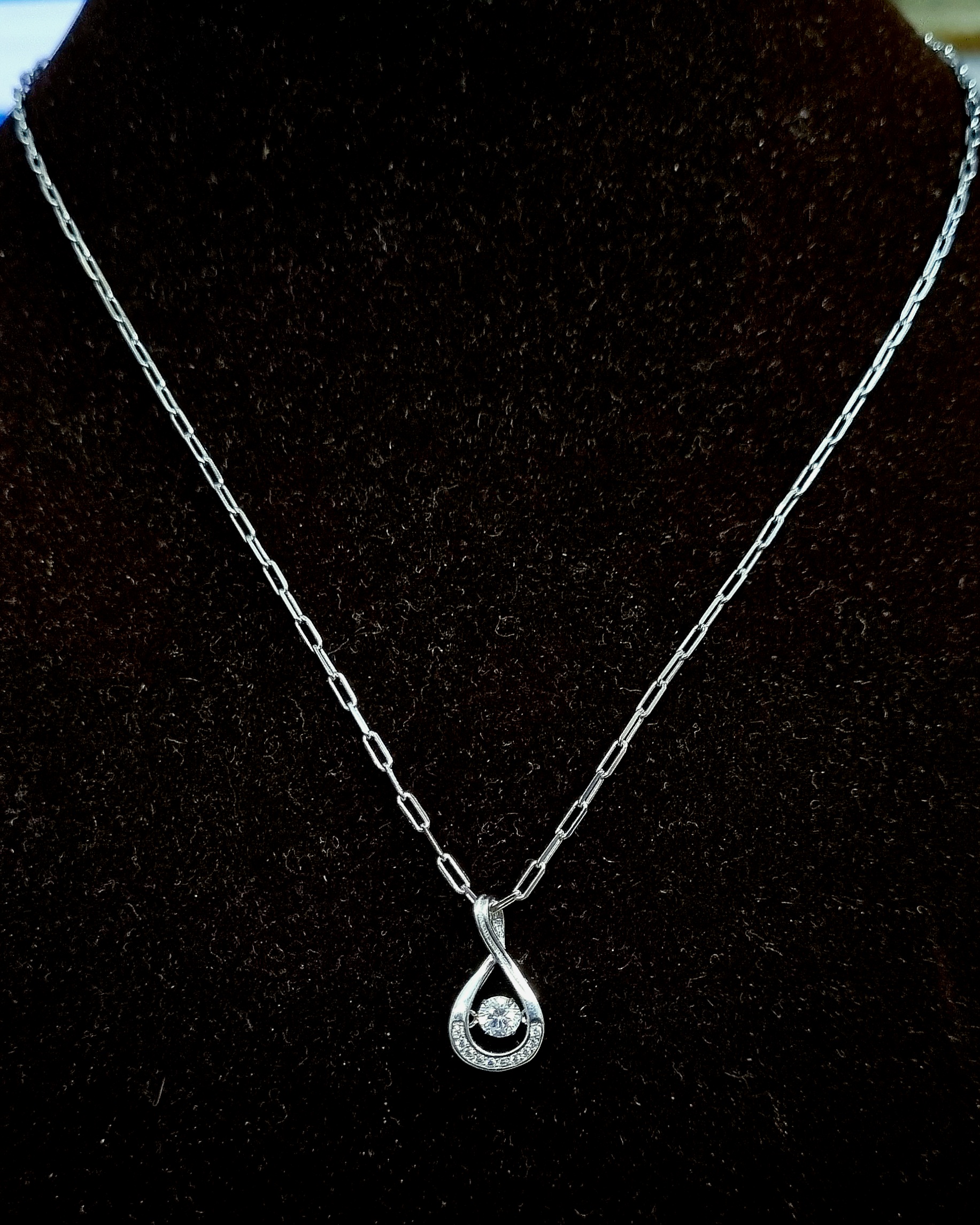 925 Sterling Silver Elegant Silver Necklace With Dancing Stone