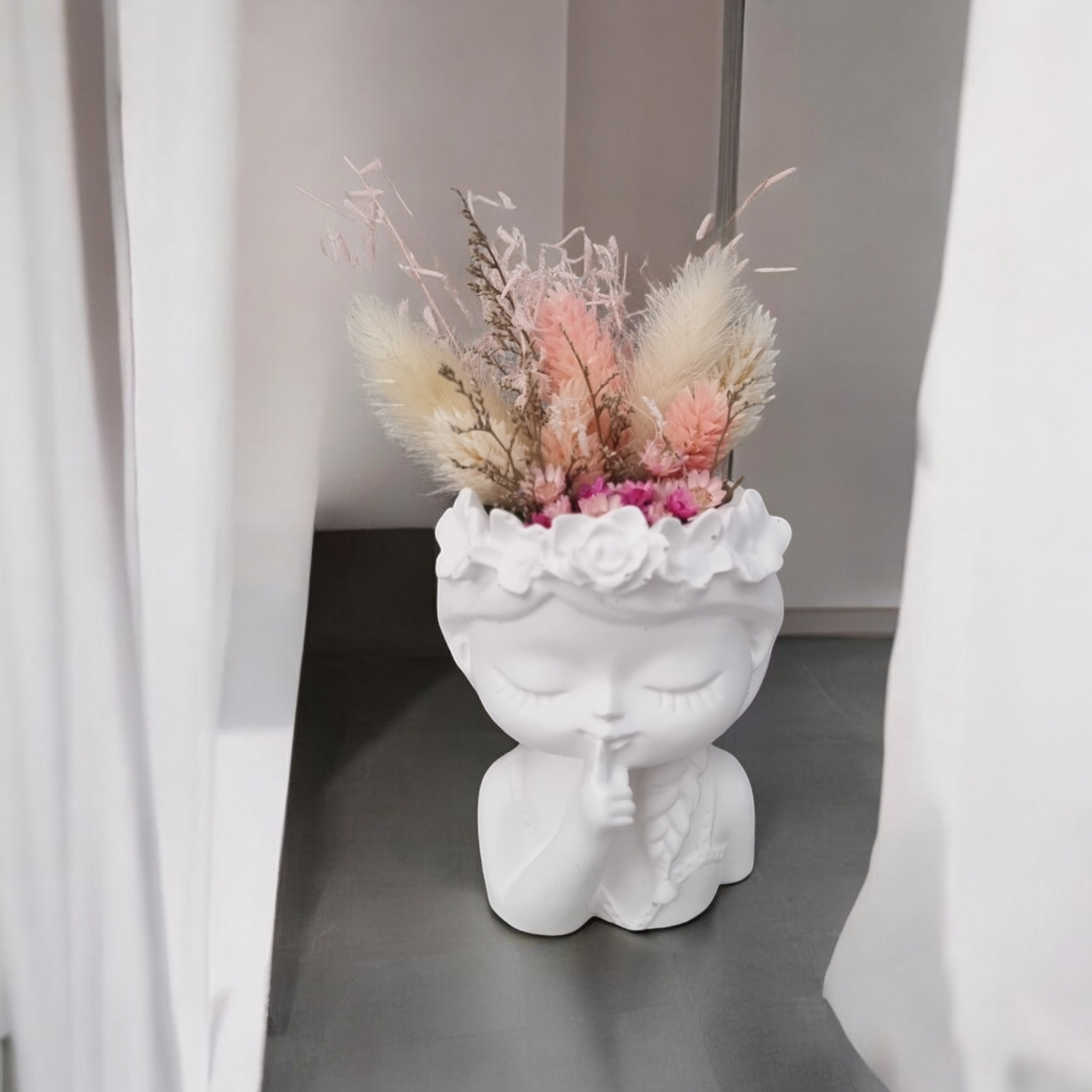 Blumenvase mit Trockenblumen