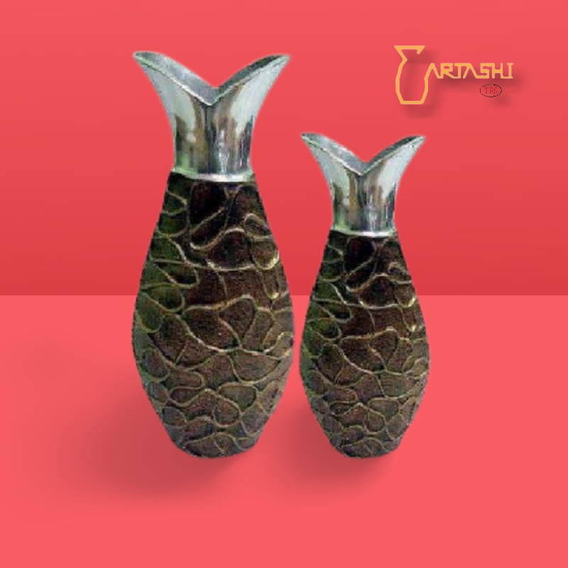 Bud vases metal